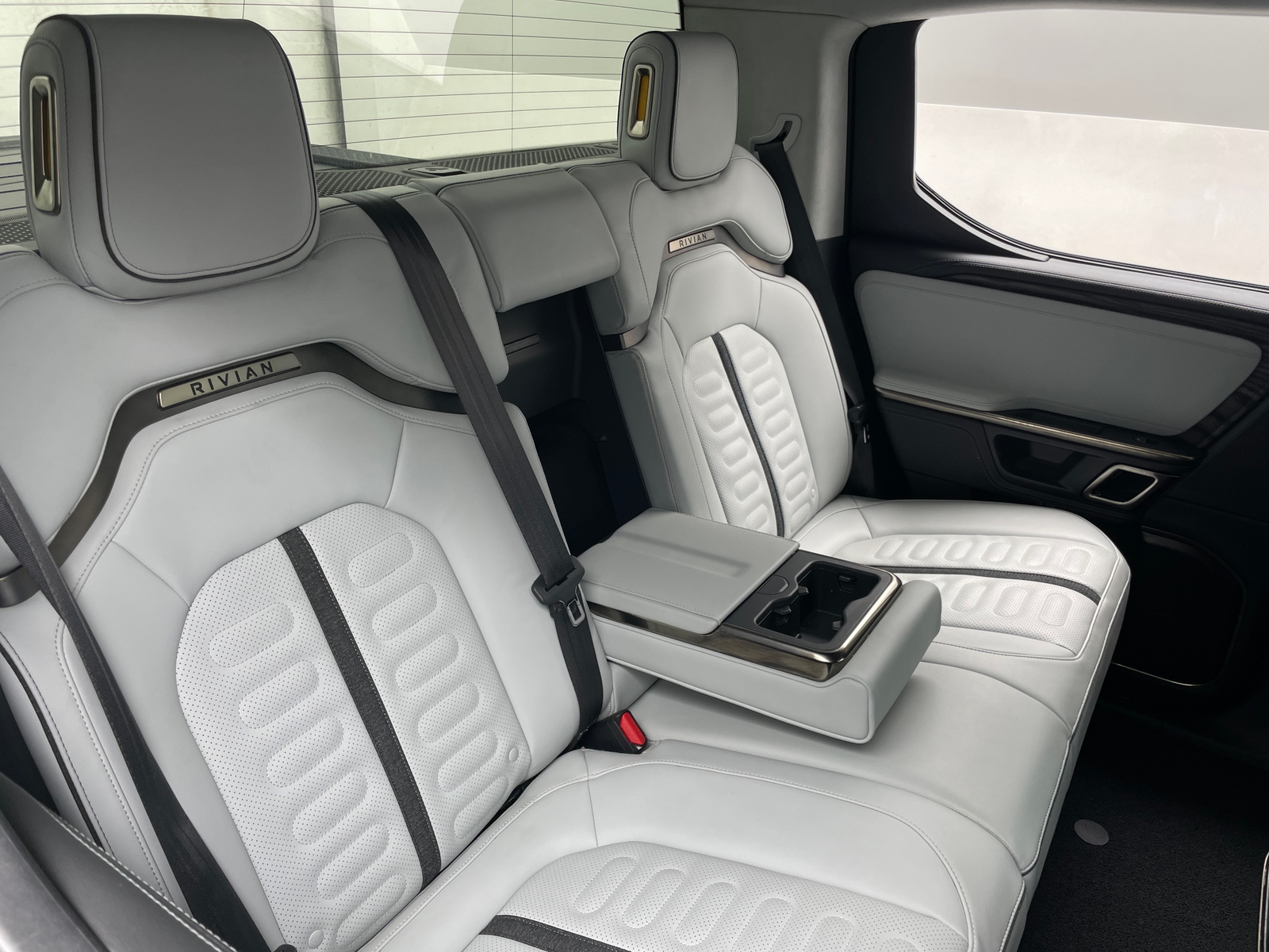 Thumbnail: 2022 Rivian R1T - 5
