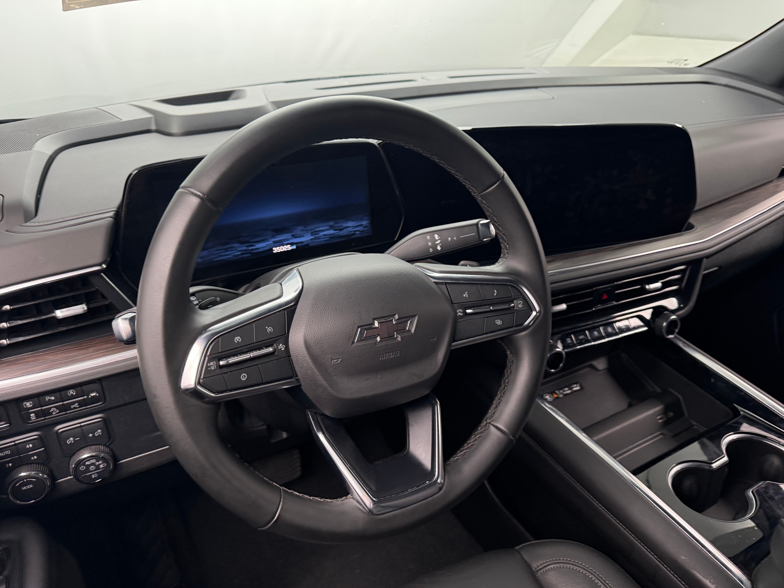 Thumbnail: 2025 Chevrolet Suburban - 4