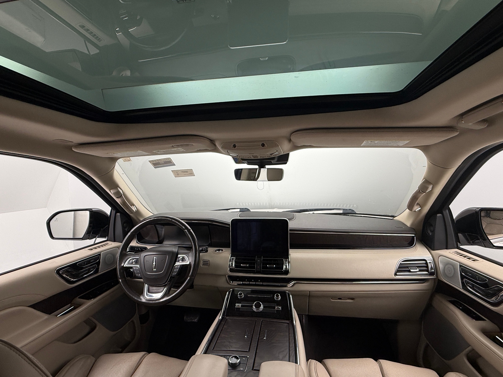 Thumbnail: 2019 Lincoln Navigator L - 2