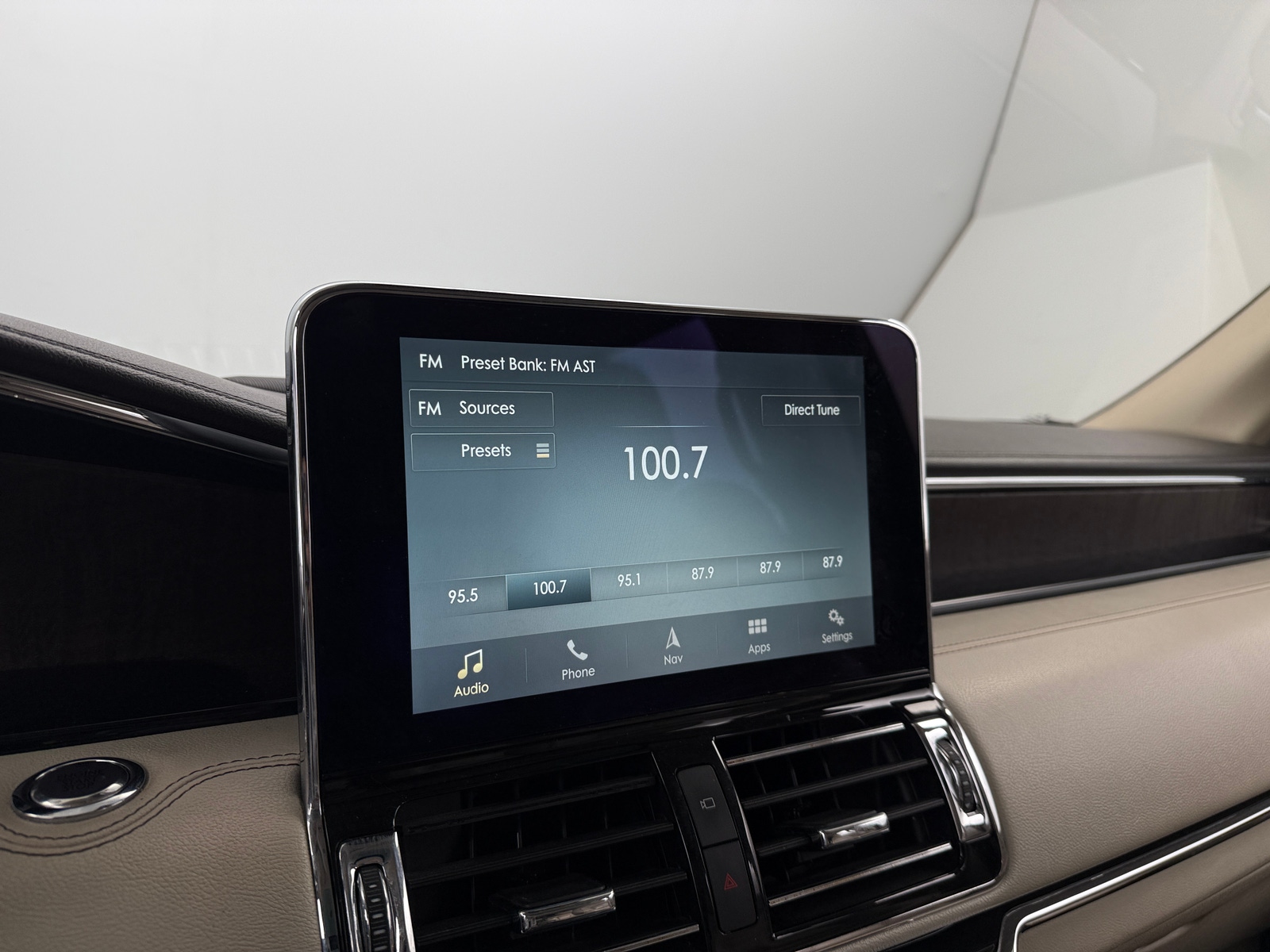 Thumbnail: 2019 Lincoln Navigator L - 3