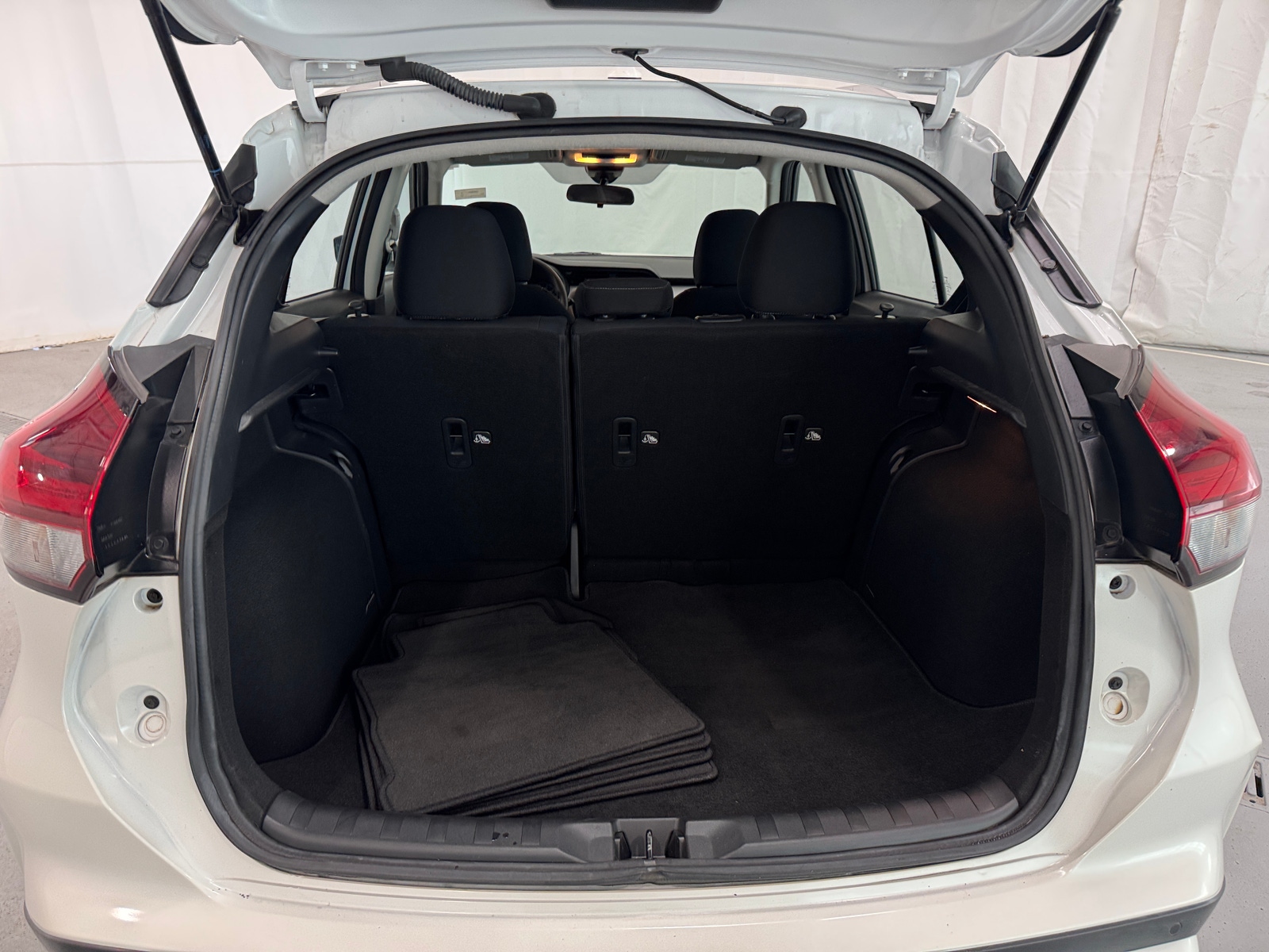 Thumbnail: 2022 Nissan Kicks - 7