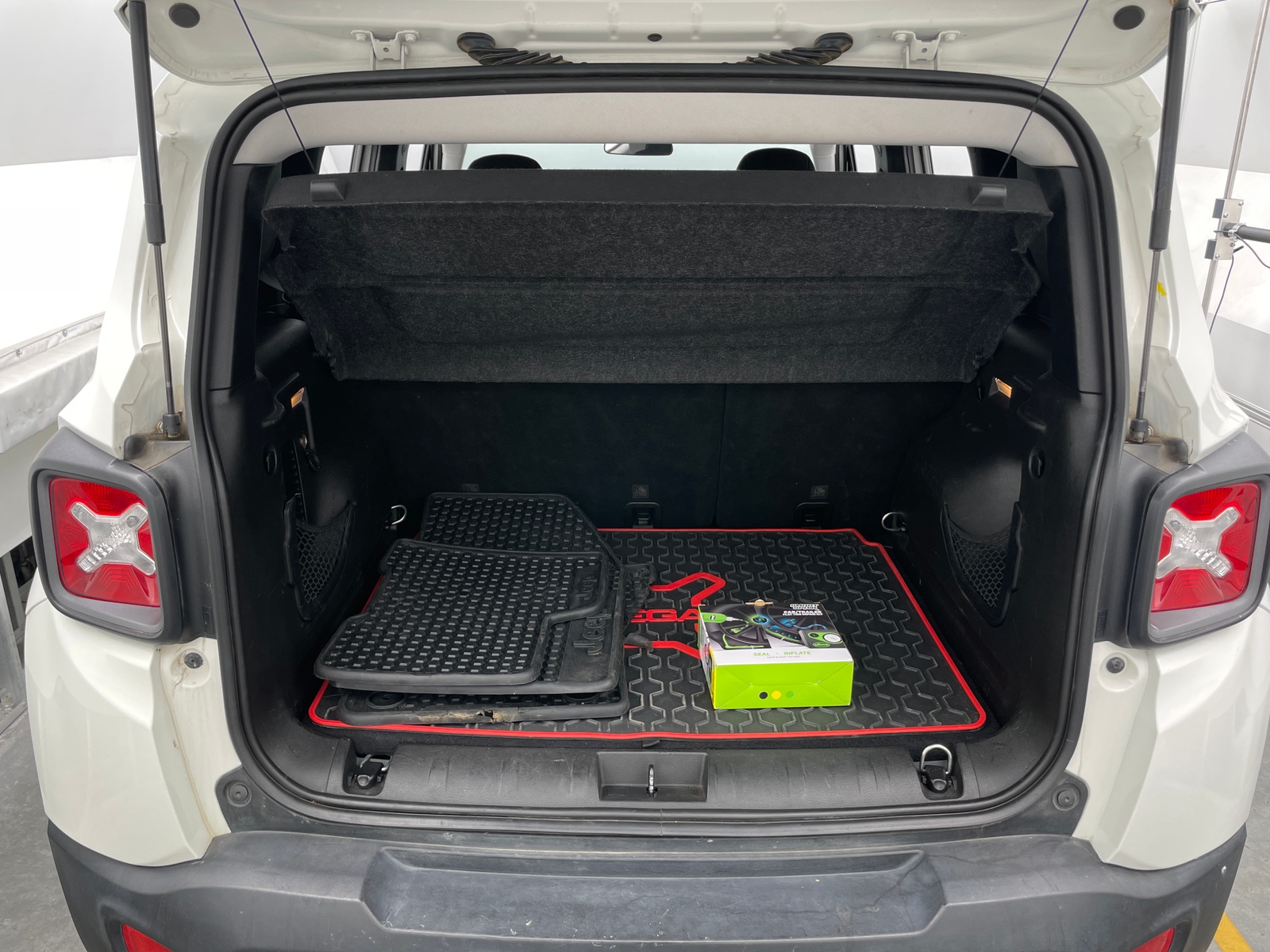 Thumbnail: 2017 Jeep Renegade - 7