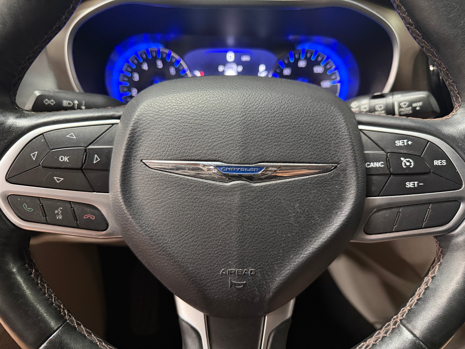 Thumbnail: 2017 Chrysler Pacifica - 4