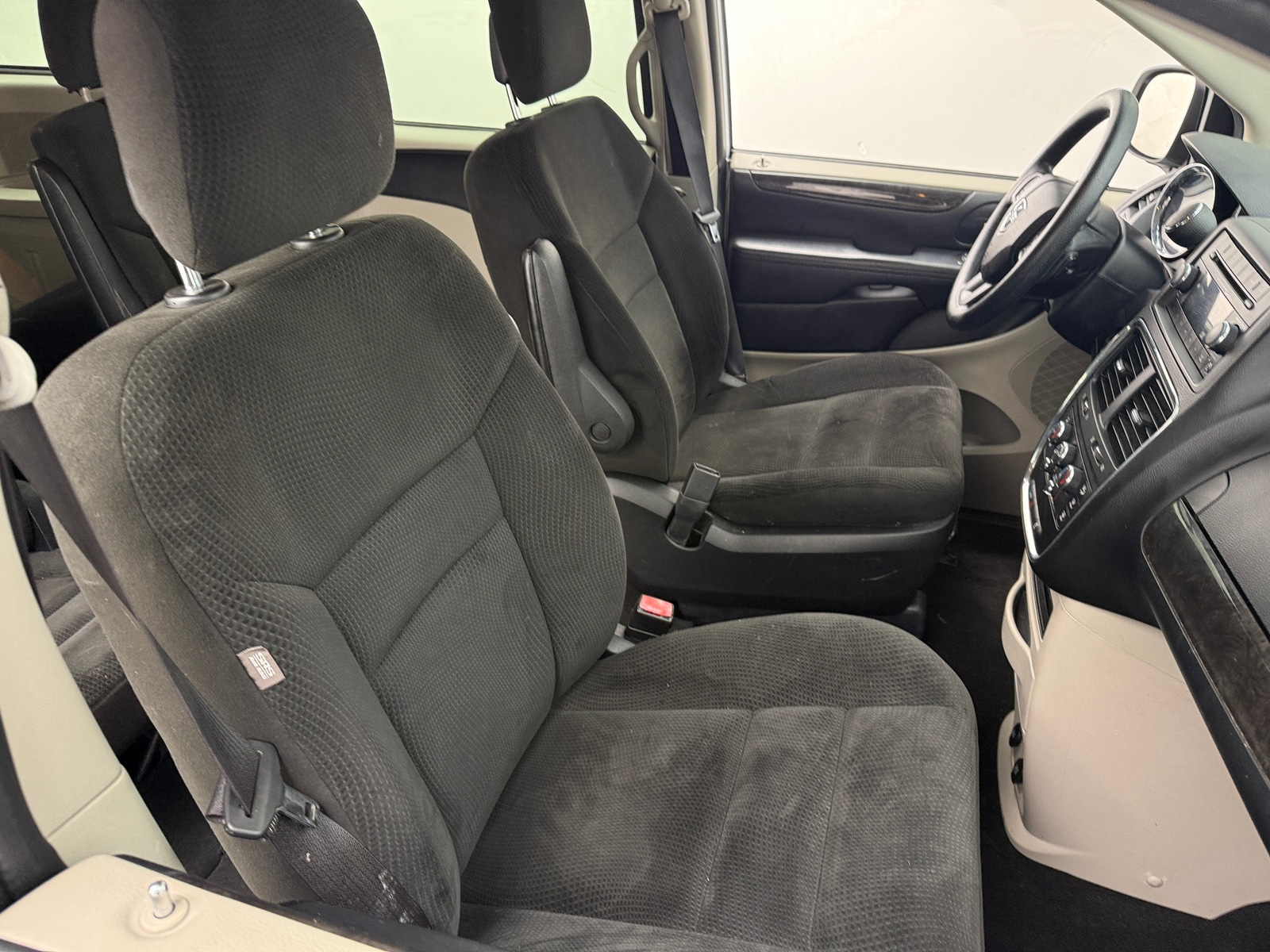 Thumbnail: 2016 Dodge Grand Caravan - 2