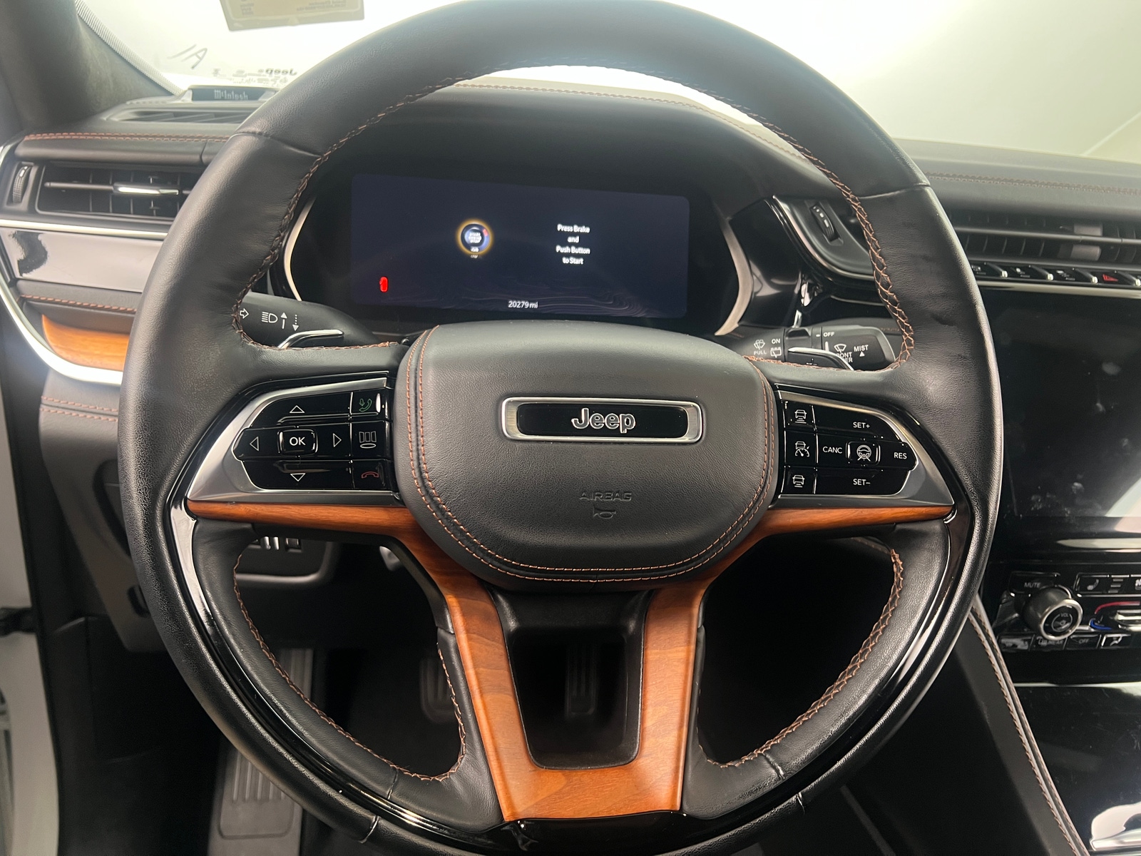 Thumbnail: 2023 Jeep Grand Cherokee - 4