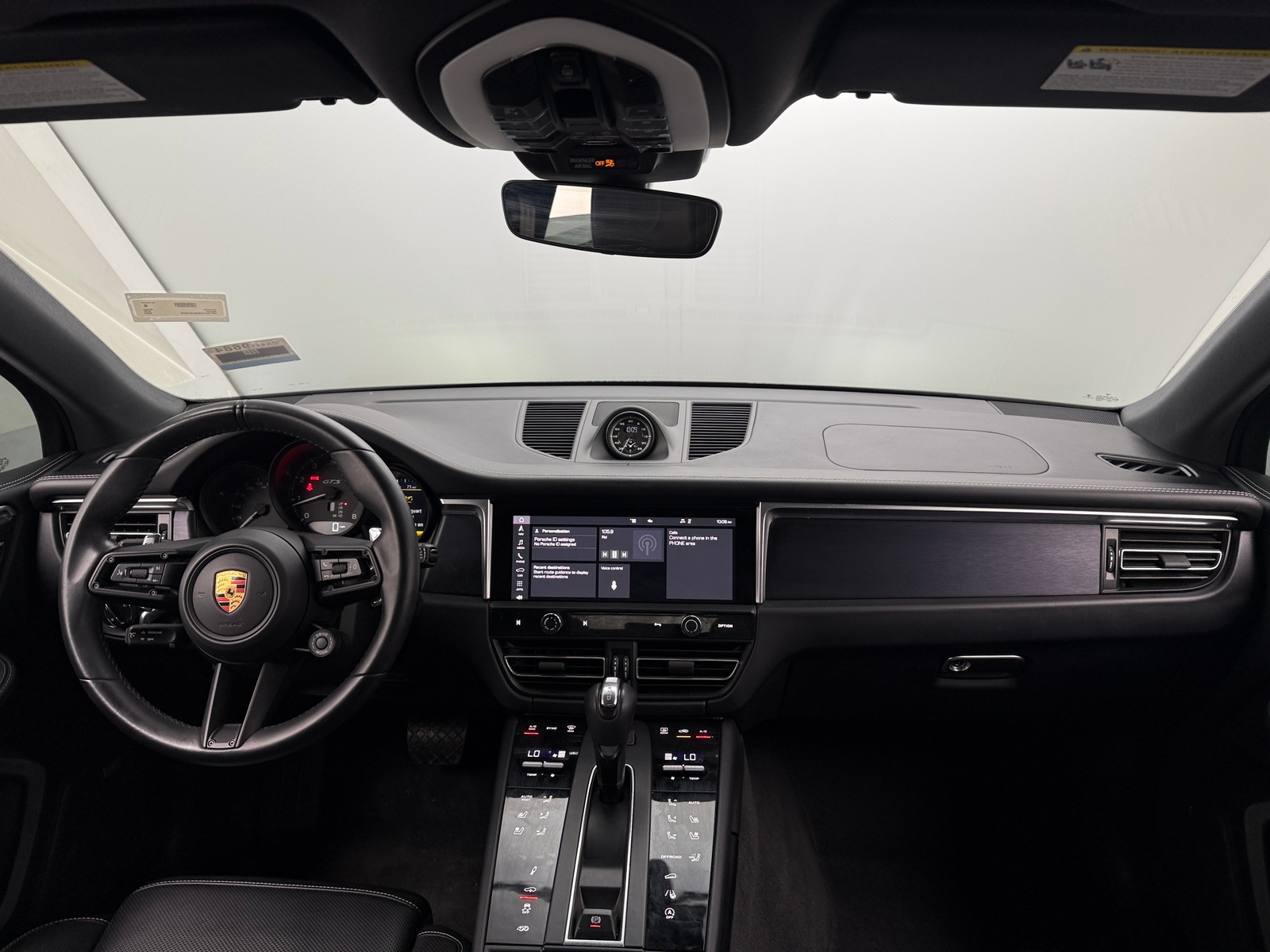 Thumbnail: 2022 Porsche Macan - 2