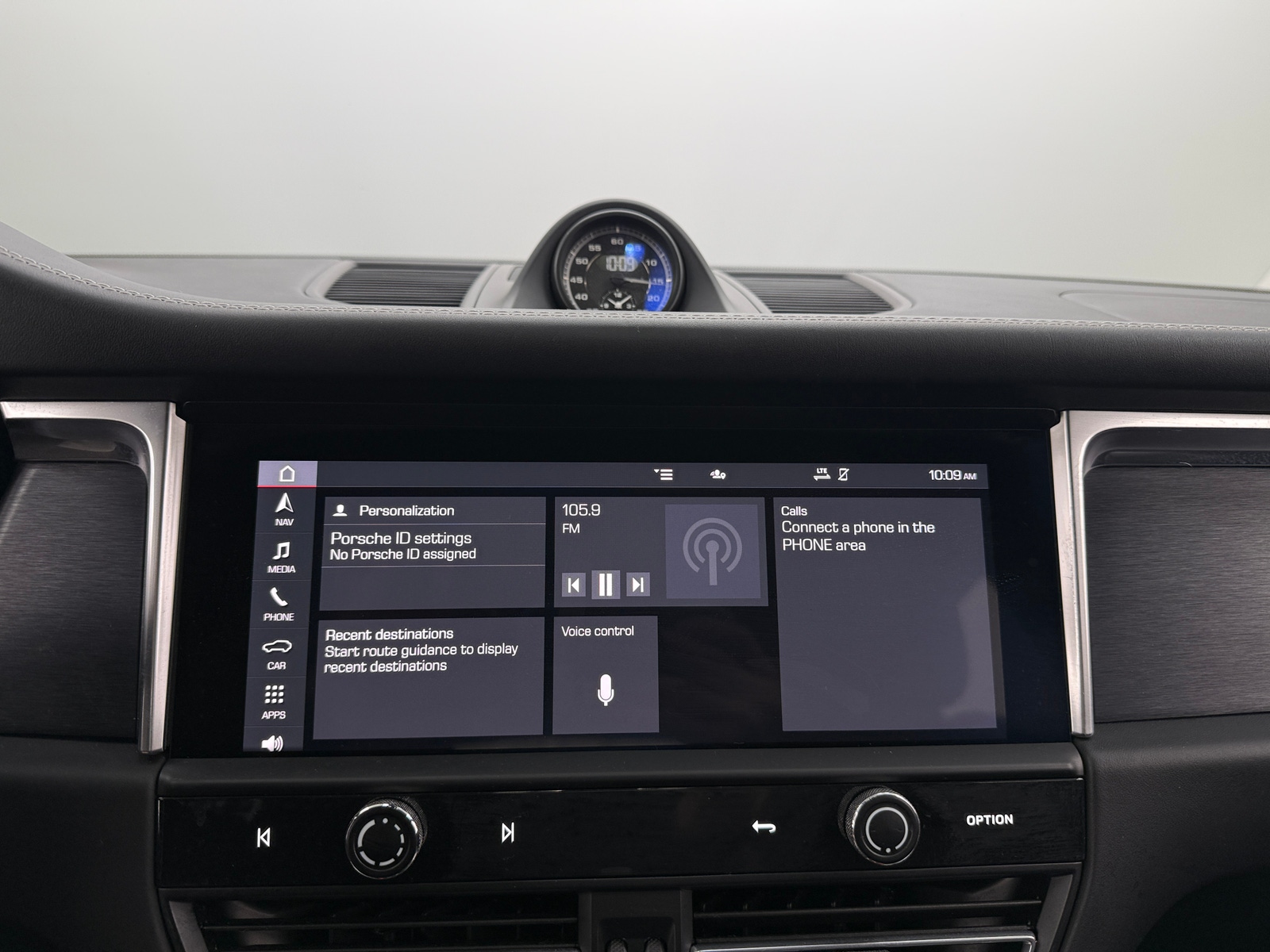 Thumbnail: 2022 Porsche Macan - 3