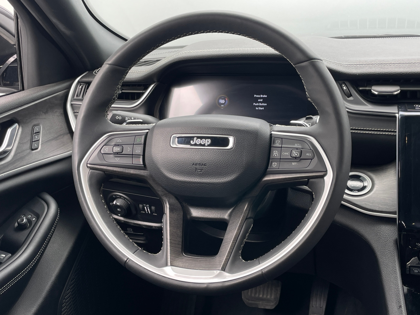 Thumbnail: 2024 Jeep Grand Cherokee L - 4