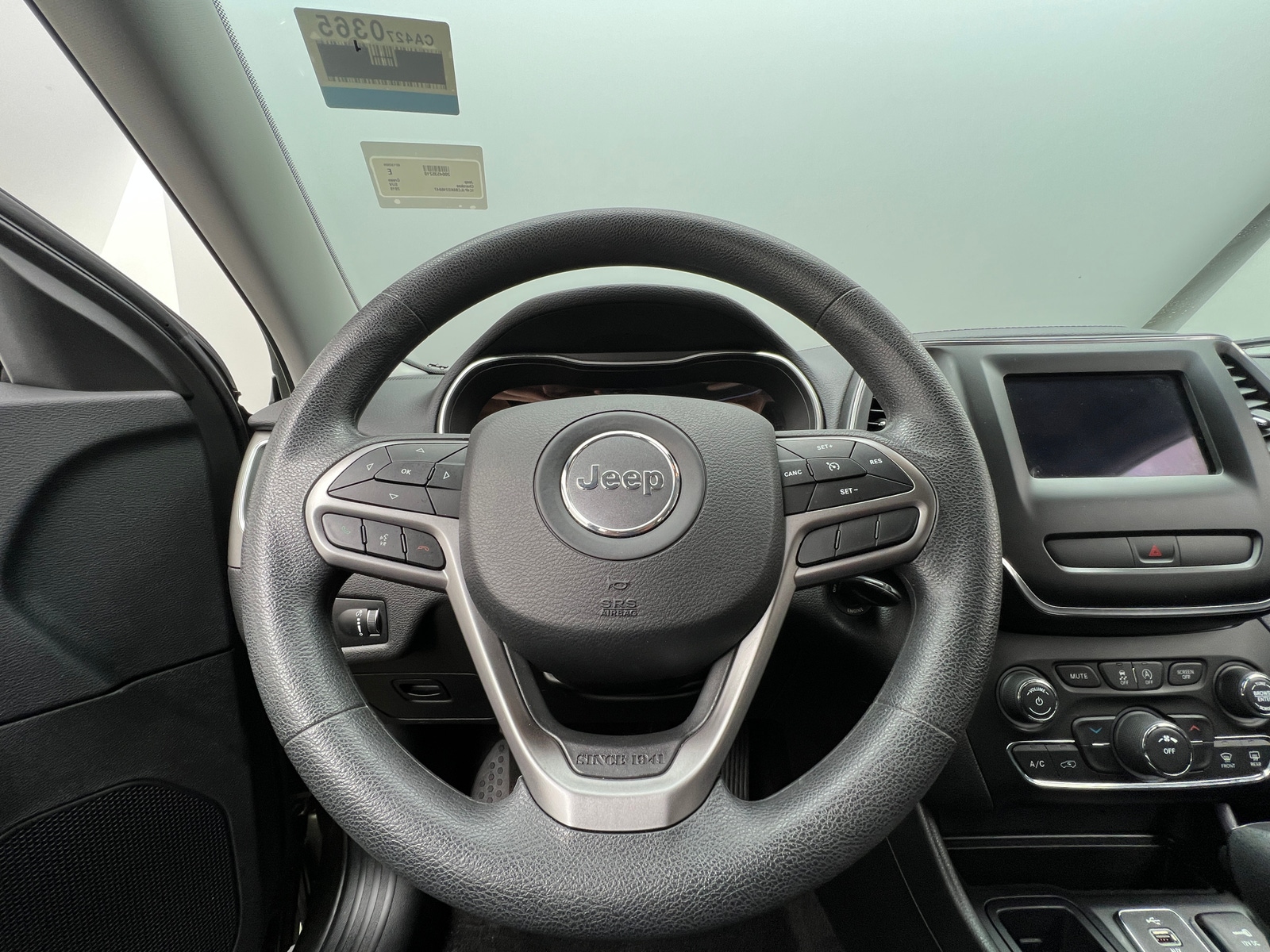 Thumbnail: 2019 Jeep Cherokee - 5