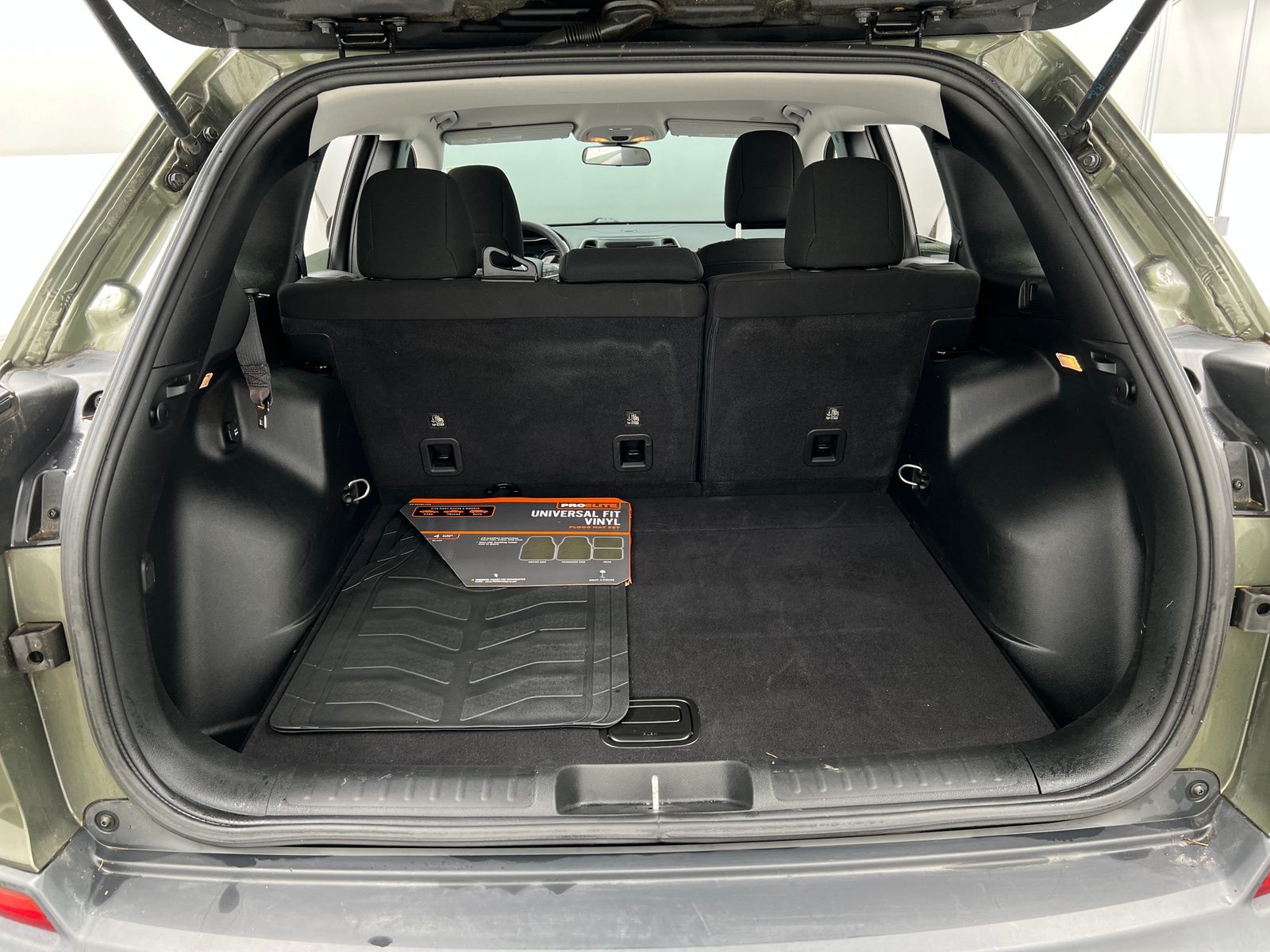 Thumbnail: 2019 Jeep Cherokee - 7