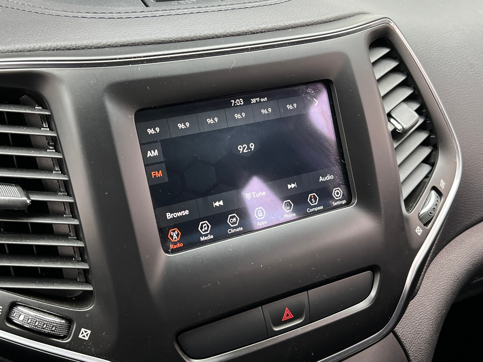 Thumbnail: 2019 Jeep Cherokee - 4