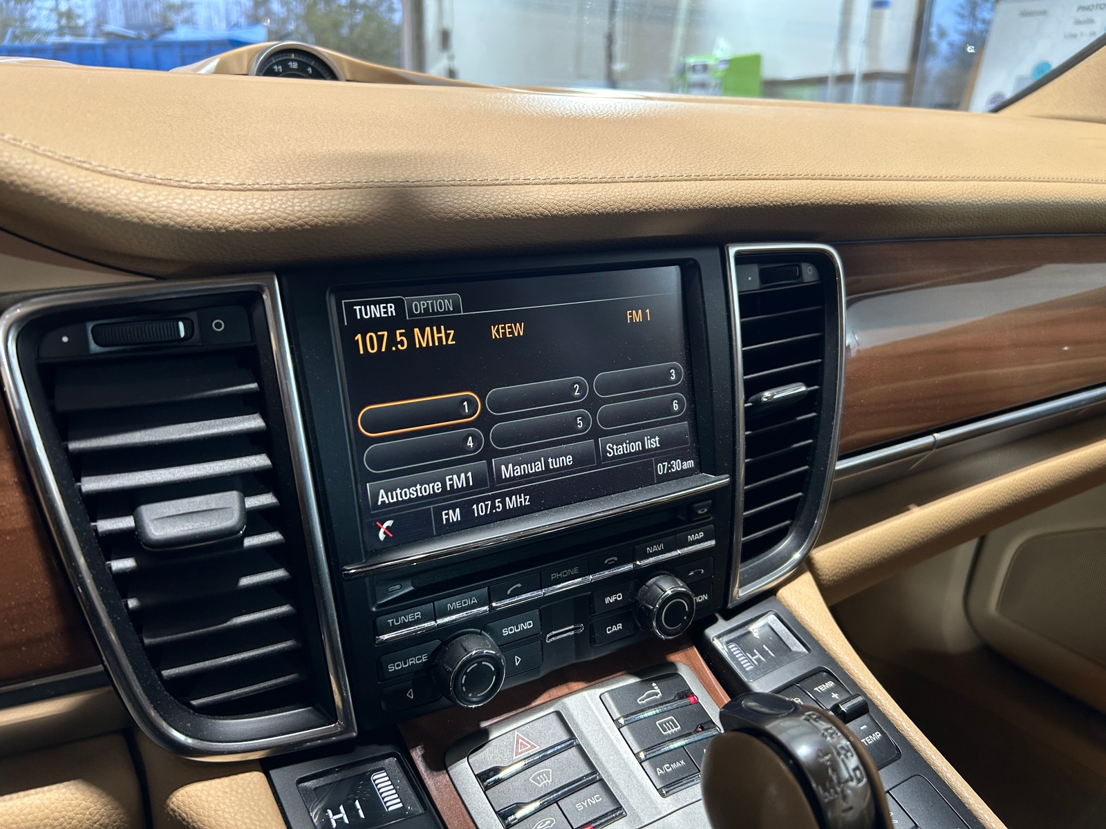 Thumbnail: 2014 Porsche Panamera - 3