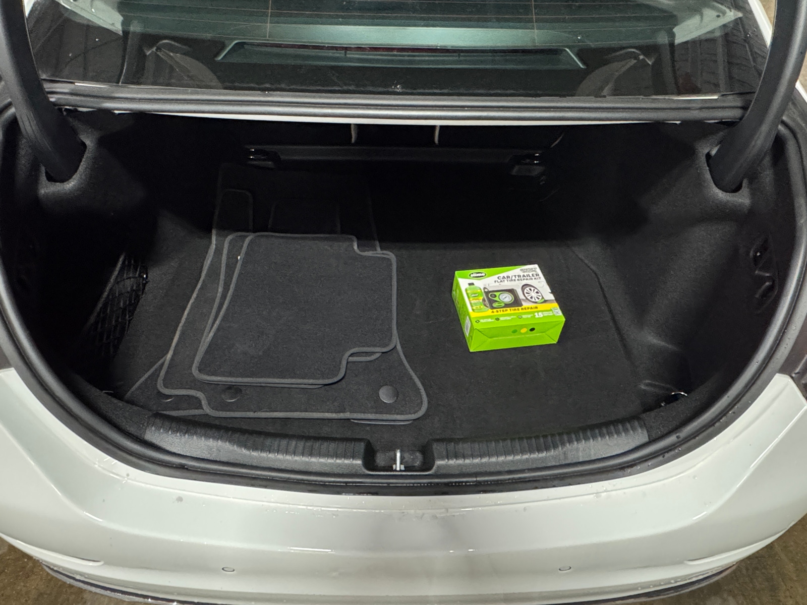 Thumbnail: 2025 Mercedes-Benz C-Class - 6