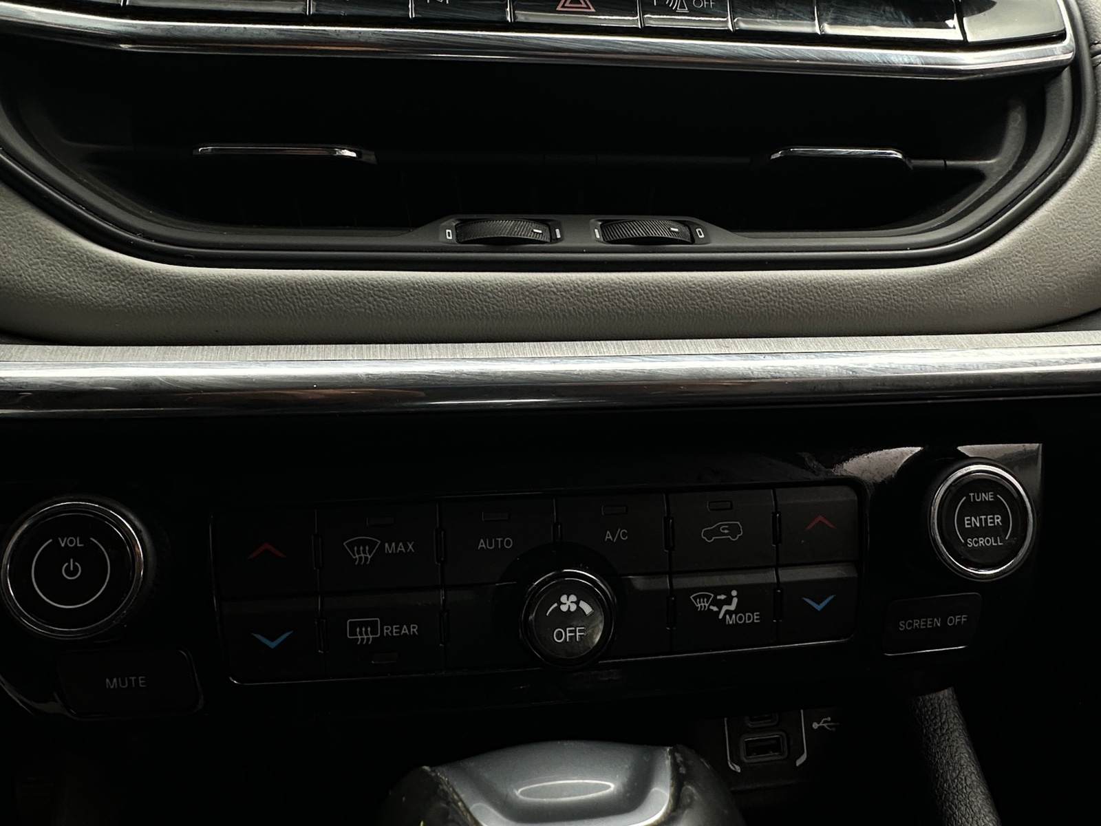 Thumbnail: 2022 Jeep Compass - 3