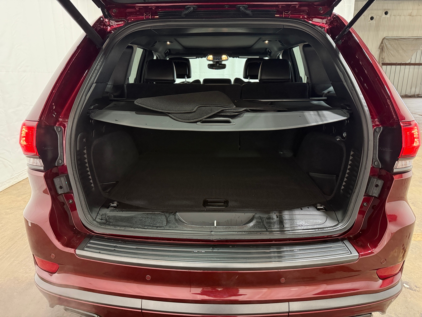 Thumbnail: 2020 Jeep Grand Cherokee - 6