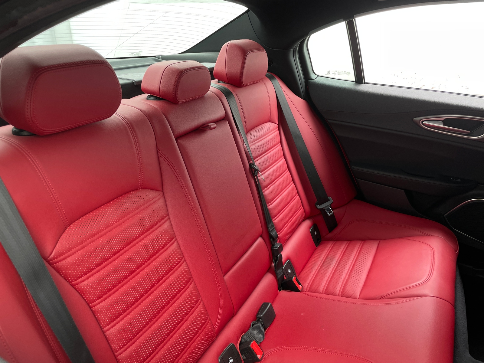 Thumbnail: 2022 Alfa Romeo Giulia - 5