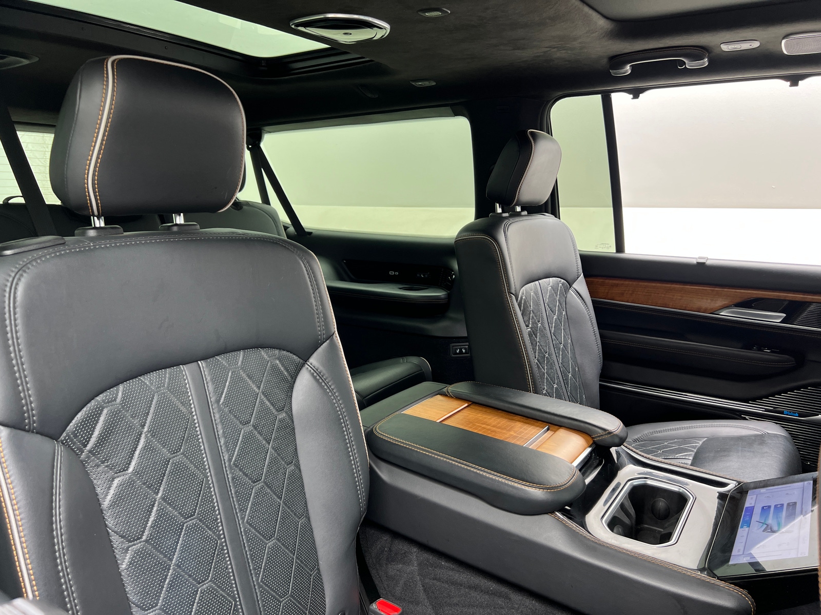 Thumbnail: 2024 Jeep Grand Wagoneer L - 5