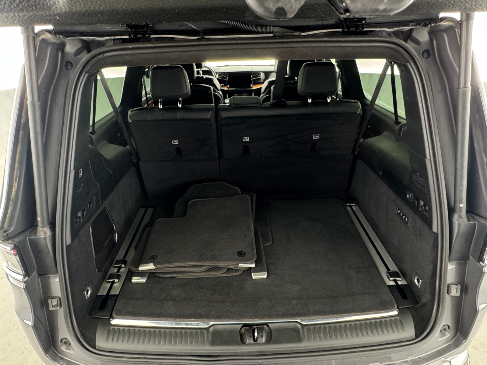 Thumbnail: 2024 Jeep Grand Wagoneer L - 6