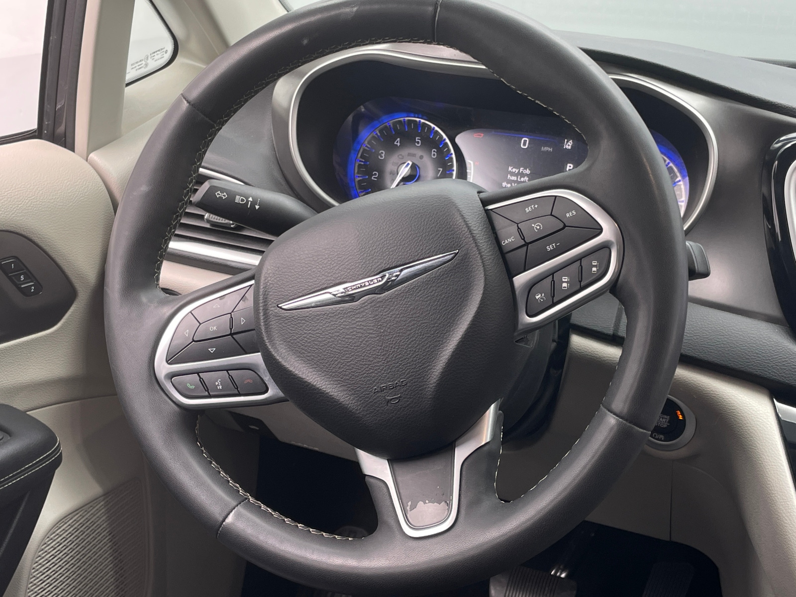 Thumbnail: 2023 Chrysler Pacifica - 4