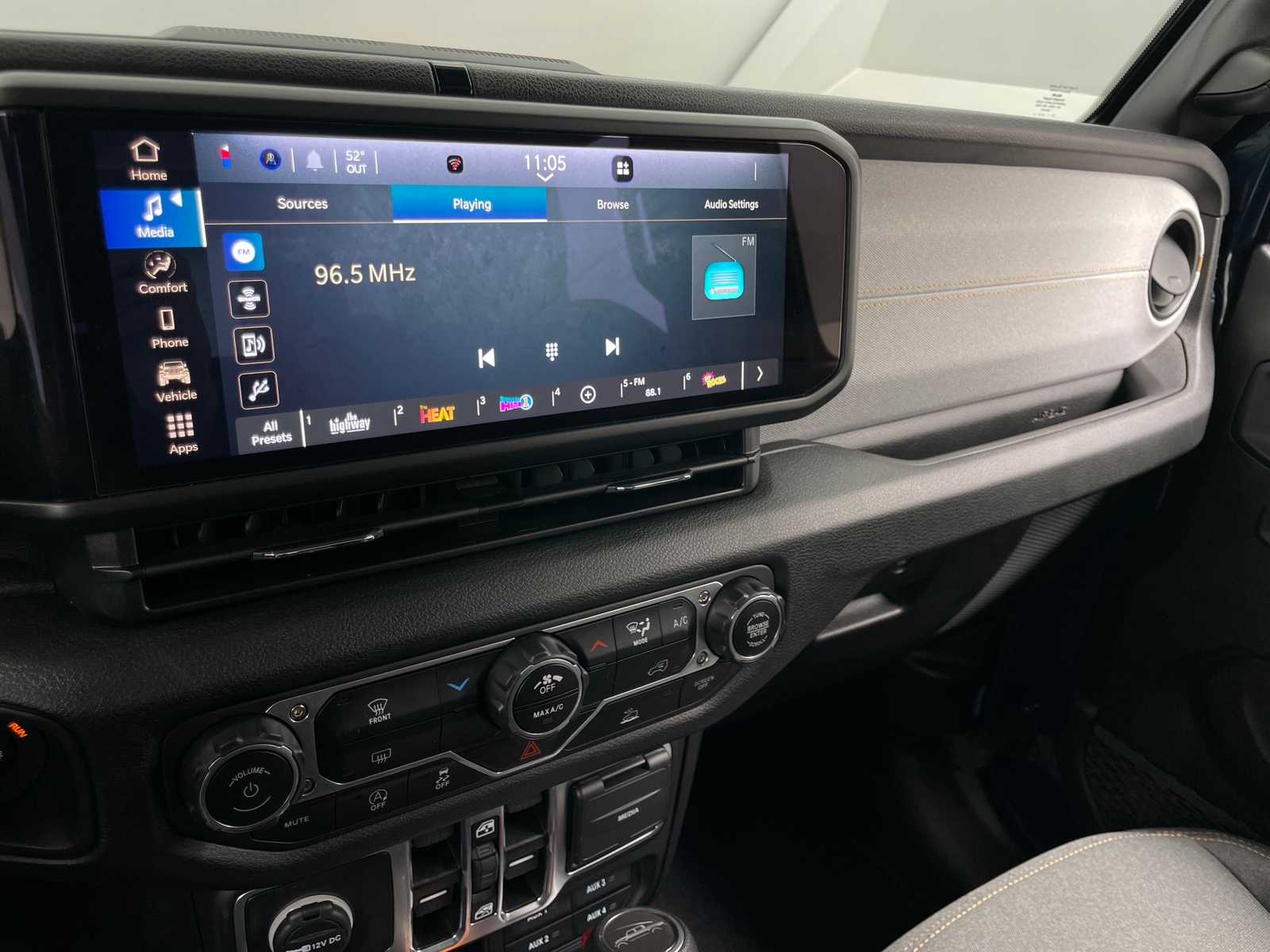 Thumbnail: 2025 Jeep Gladiator - 4