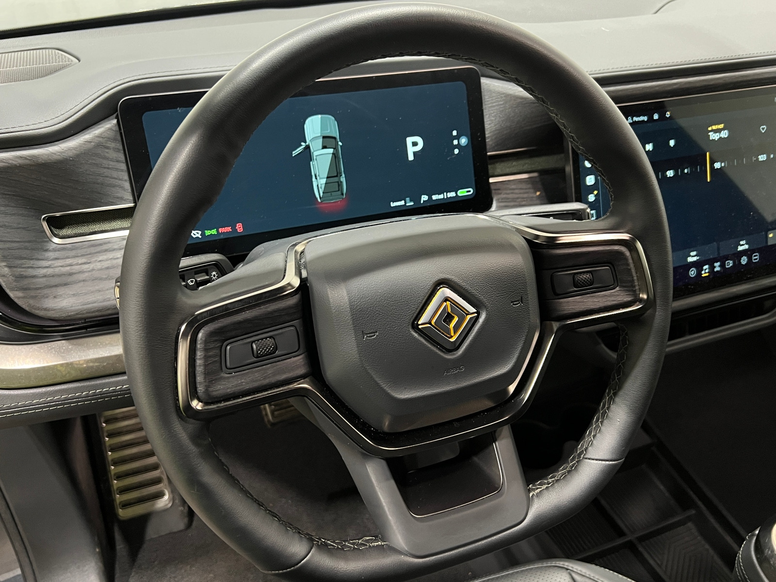 Thumbnail: 2023 Rivian R1S - 4