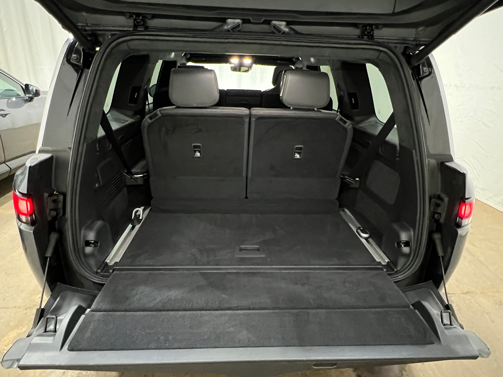 Thumbnail: 2023 Rivian R1S - 6