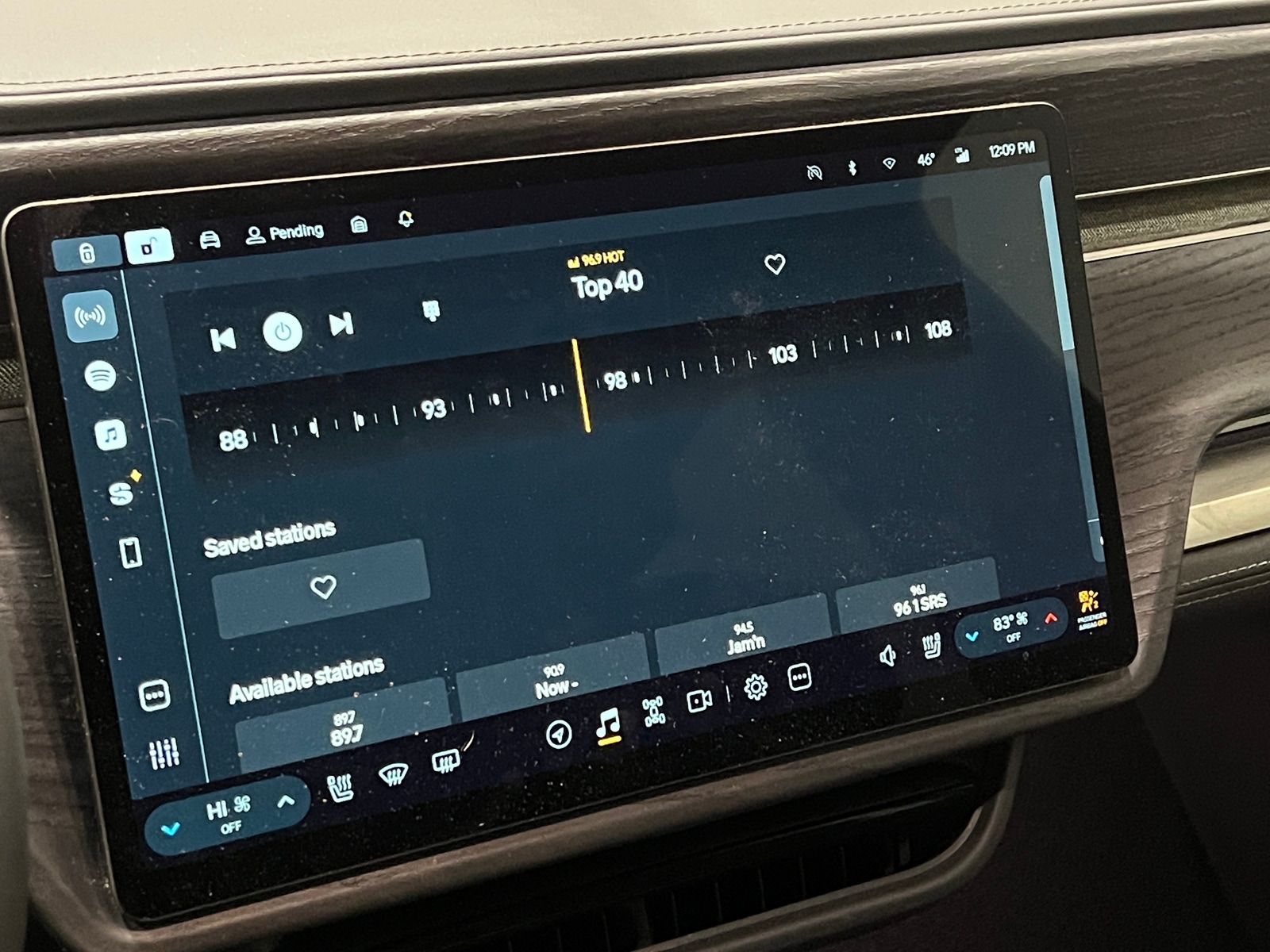 Thumbnail: 2023 Rivian R1S - 3