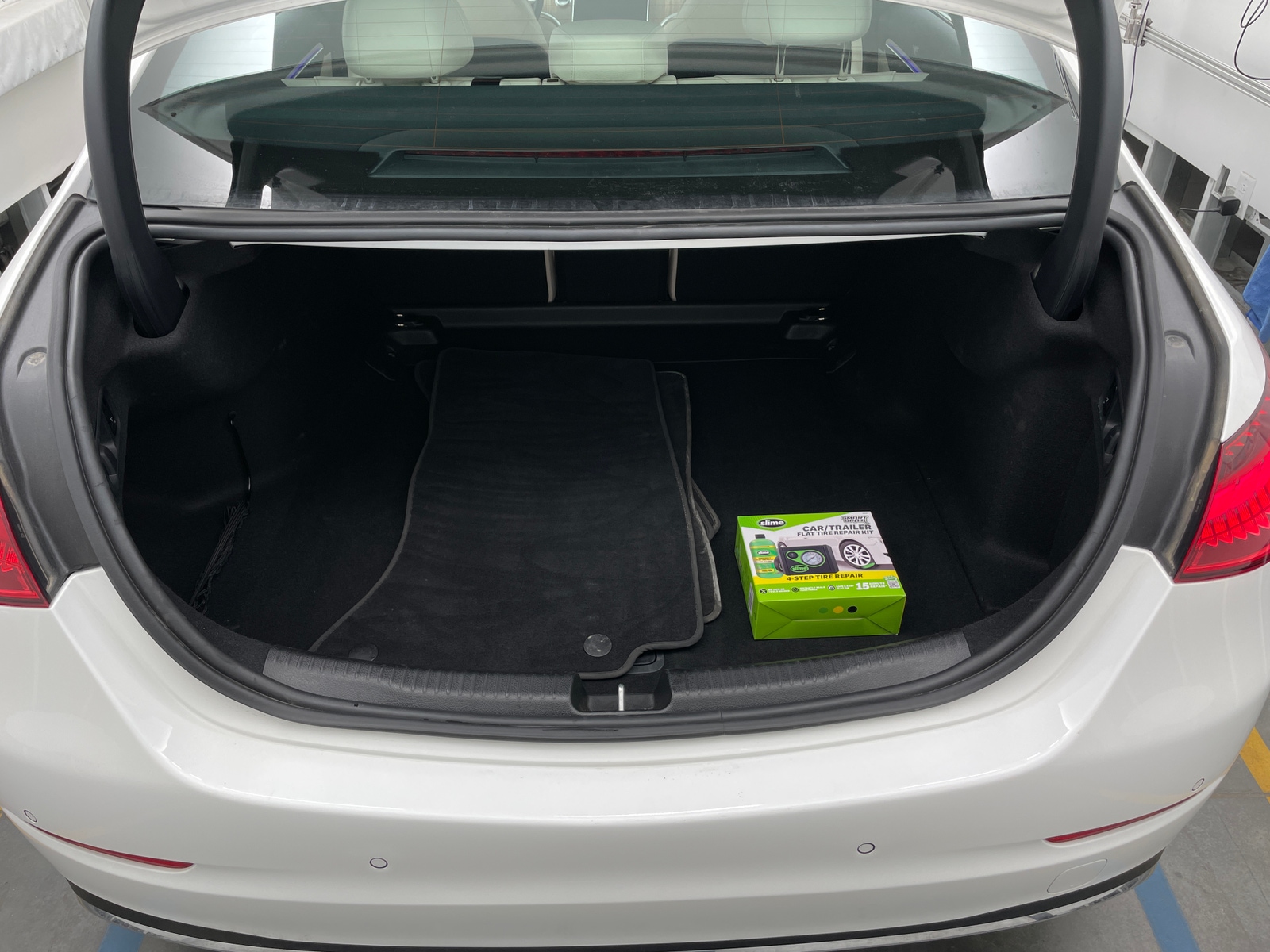 Thumbnail: 2025 Mercedes-Benz C-Class - 6