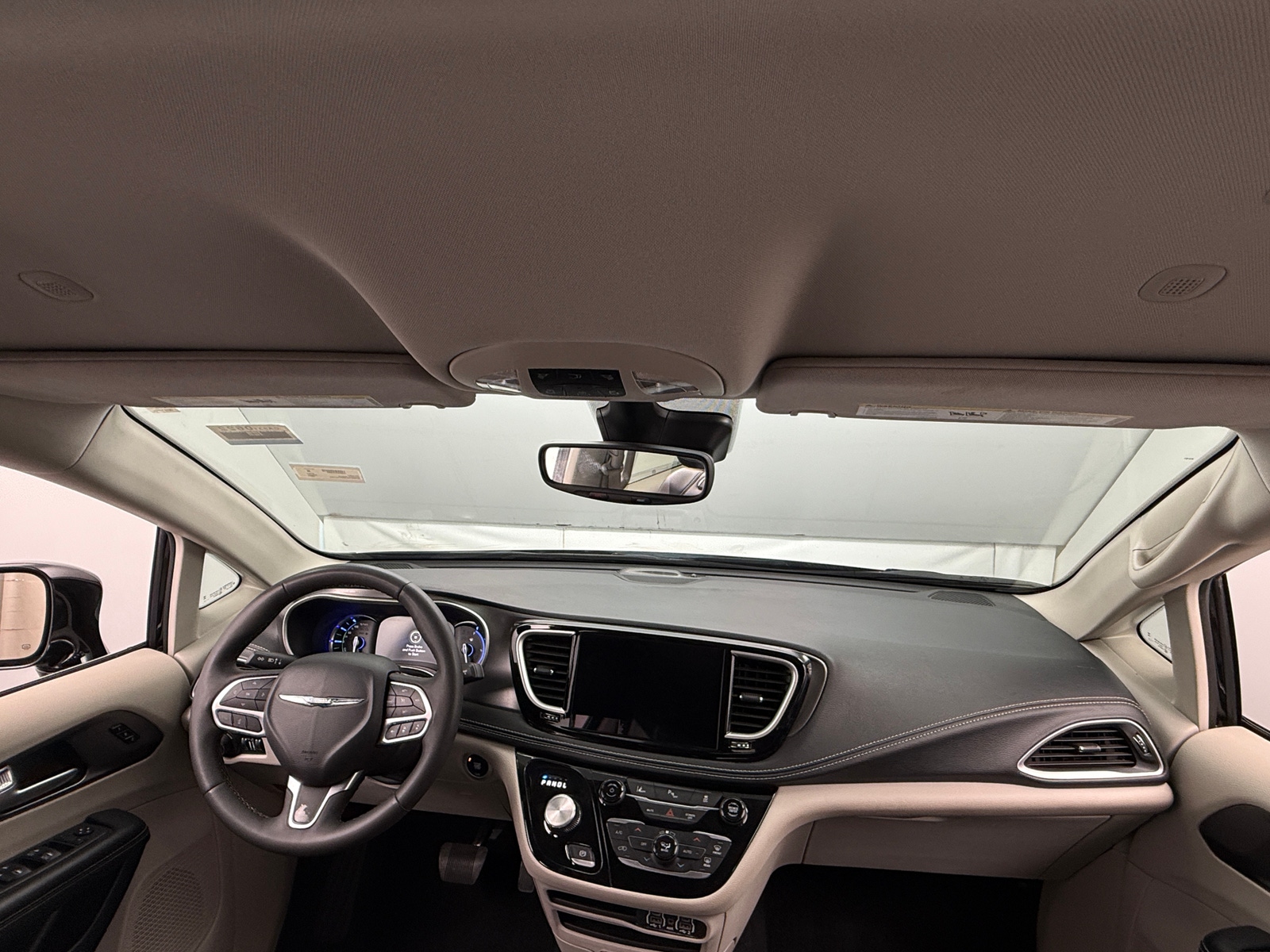 Thumbnail: 2024 Chrysler Pacifica - 3