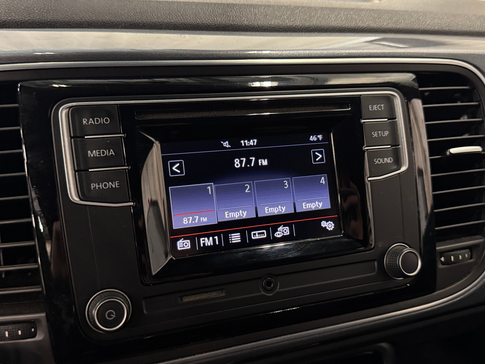 Thumbnail: 2018 Volkswagen Beetle - 4