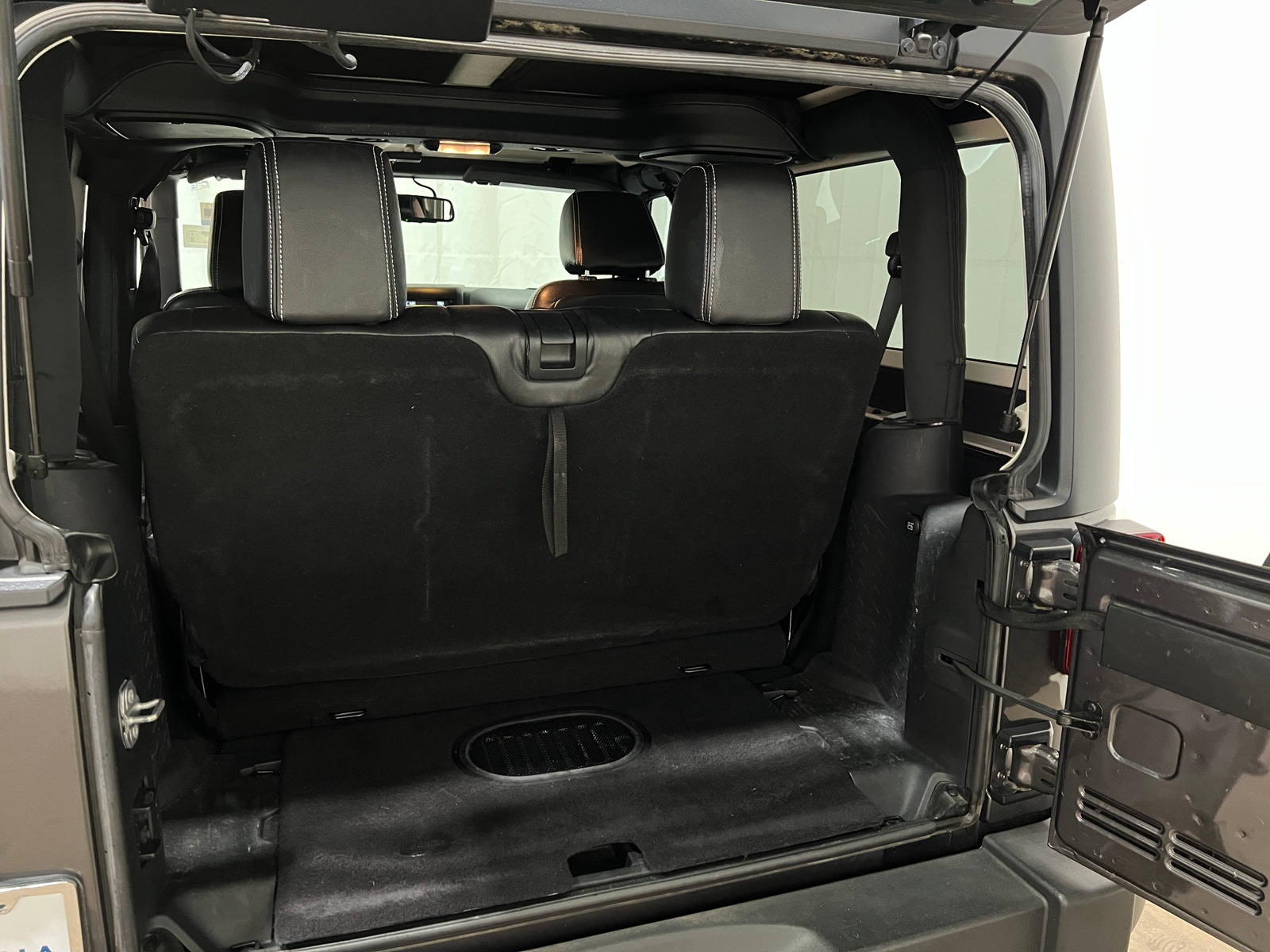 Thumbnail: 2016 Jeep Wrangler - 7