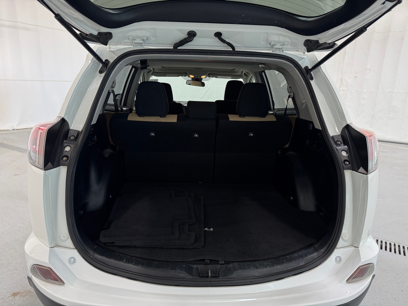 Thumbnail: 2017 Toyota RAV4 - 7