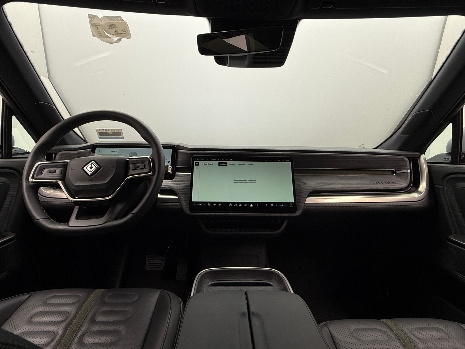 Thumbnail: 2025 Rivian R1S - 2