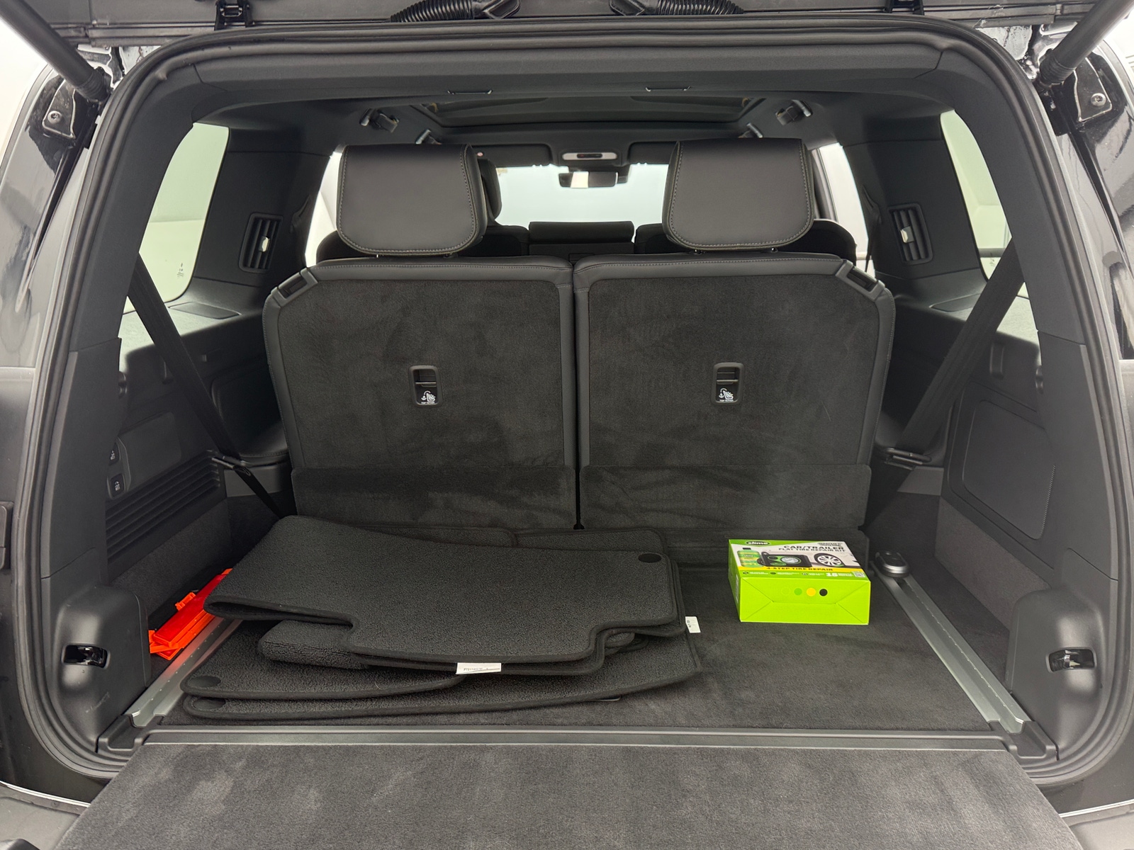 Thumbnail: 2025 Rivian R1S - 6