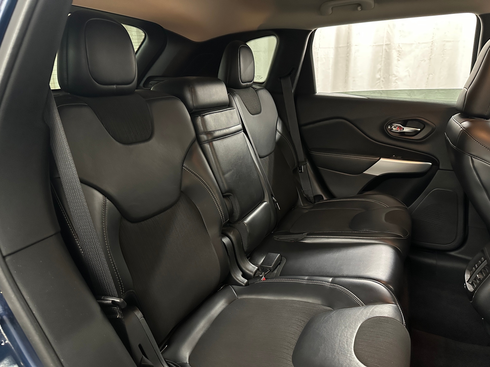 Thumbnail: 2018 Jeep Cherokee - 6