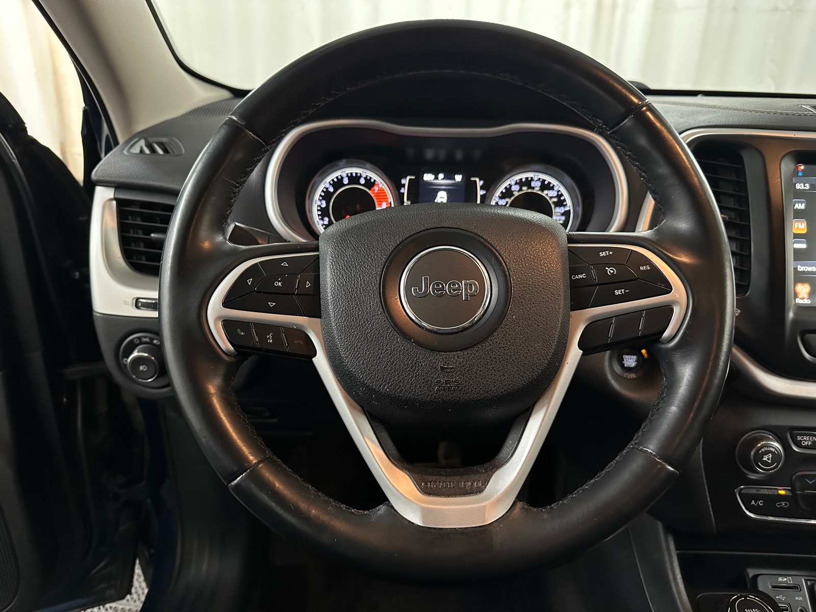 Thumbnail: 2018 Jeep Cherokee - 5