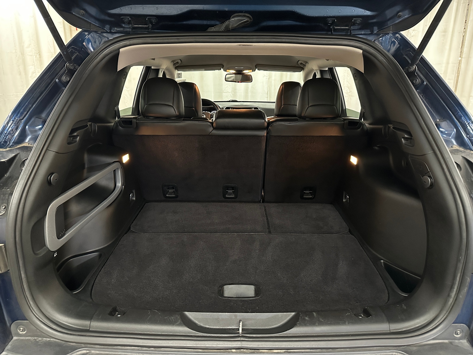 Thumbnail: 2018 Jeep Cherokee - 7