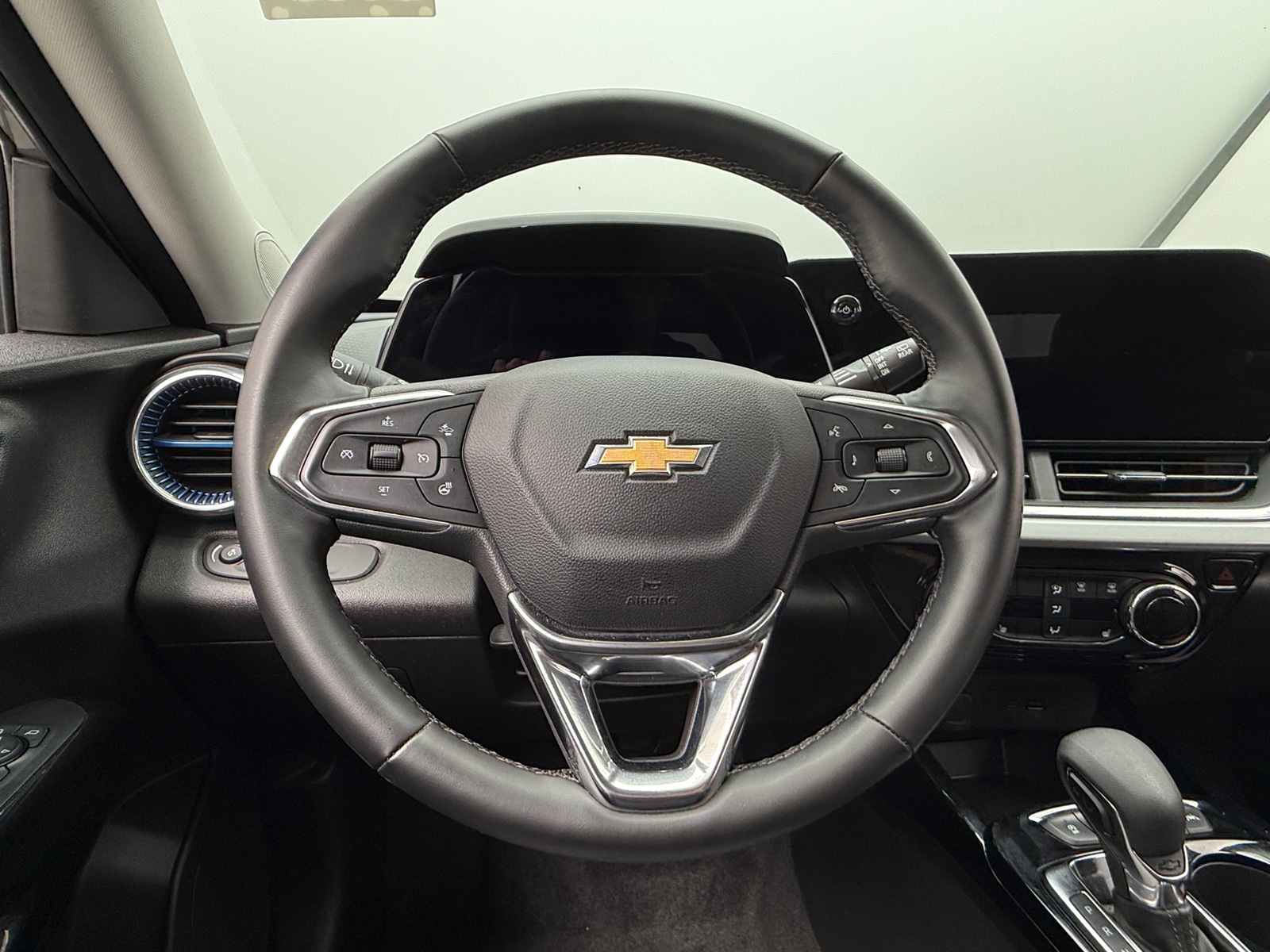 Thumbnail: 2025 Chevrolet Trax - 5