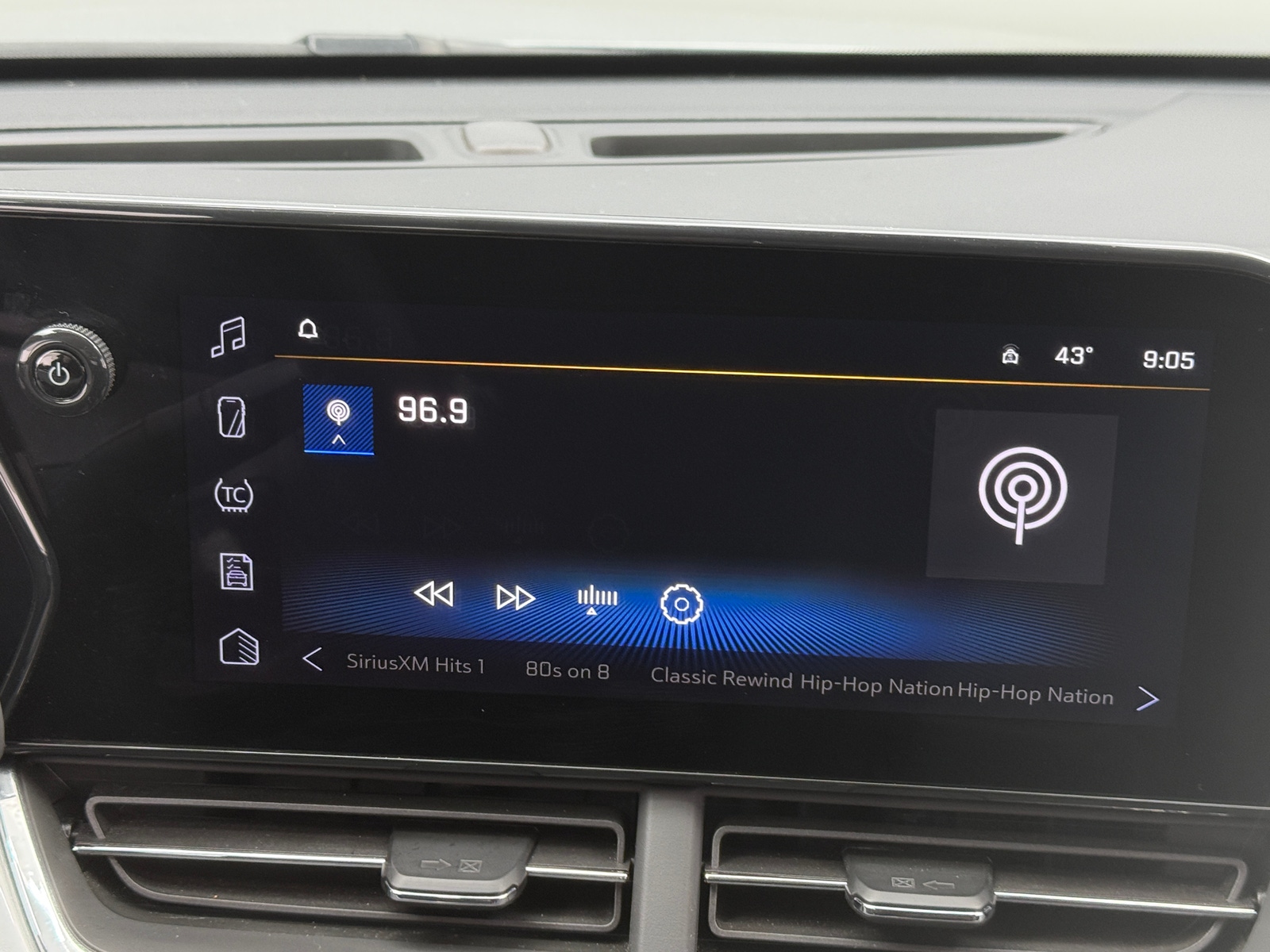 Thumbnail: 2025 Chevrolet Trax - 4