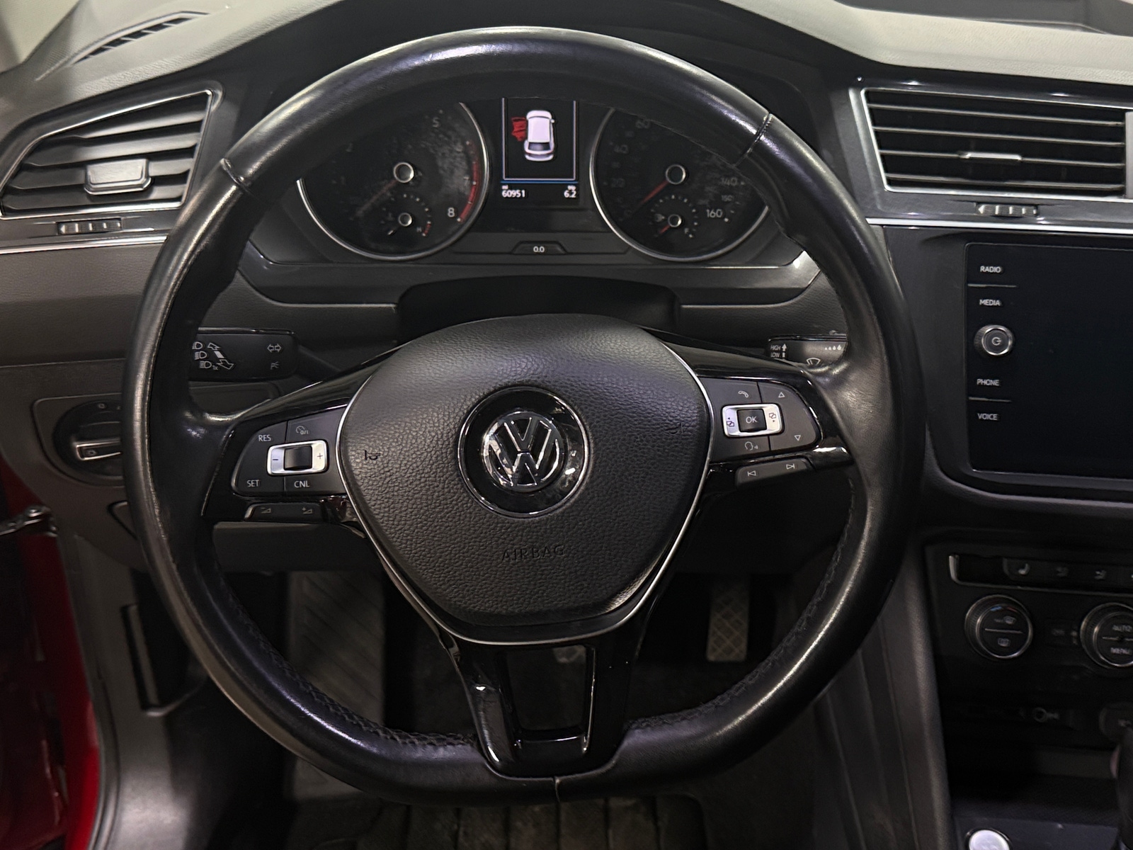 Thumbnail: 2018 Volkswagen Tiguan - 4