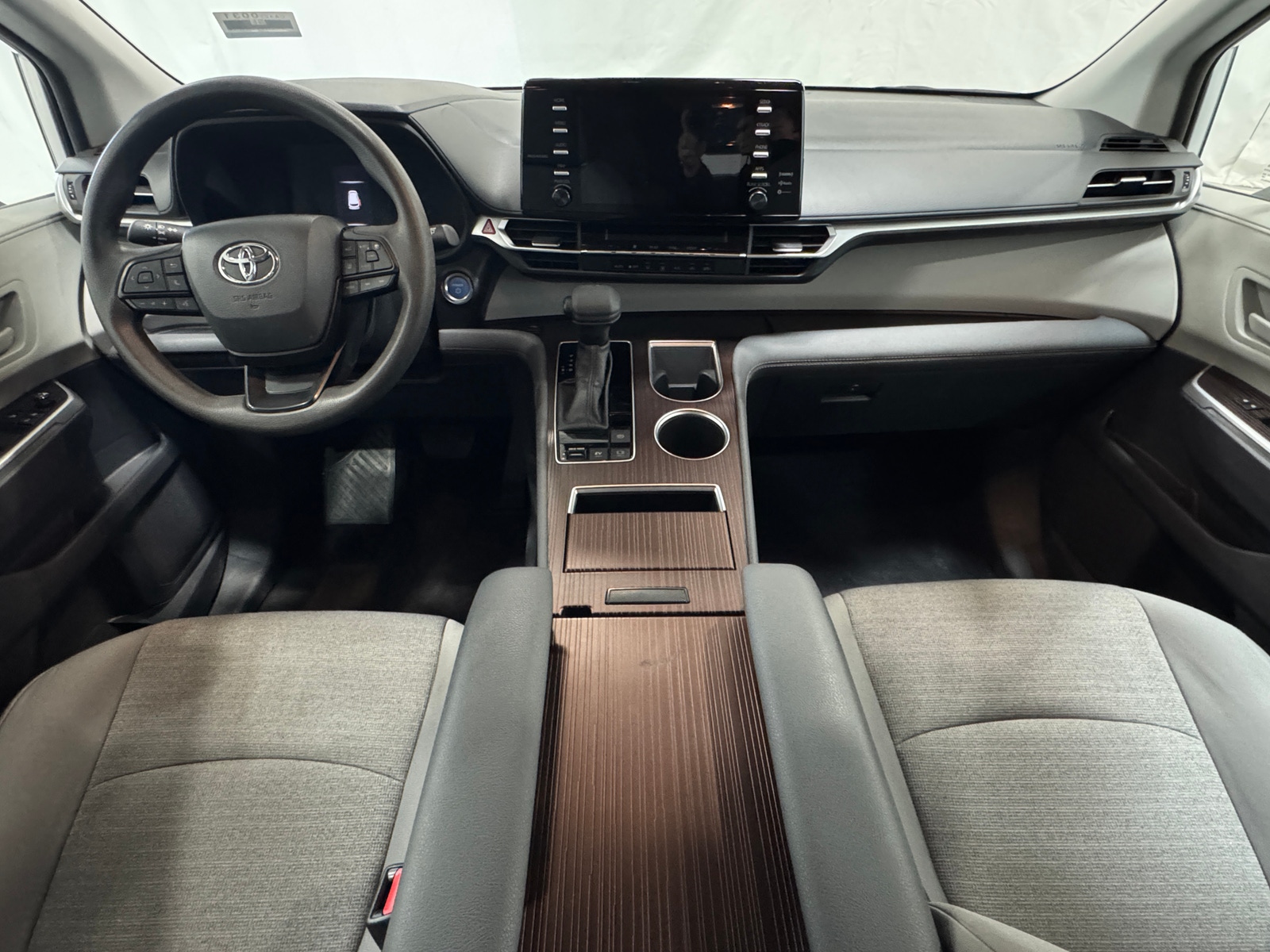 Thumbnail: 2024 Toyota Sienna - 3