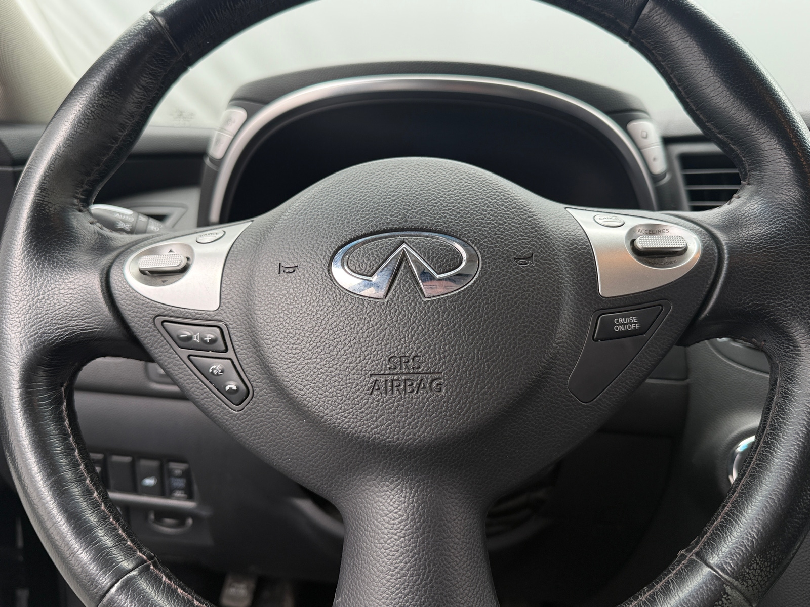 Thumbnail: 2017 INFINITI QX70 - 4