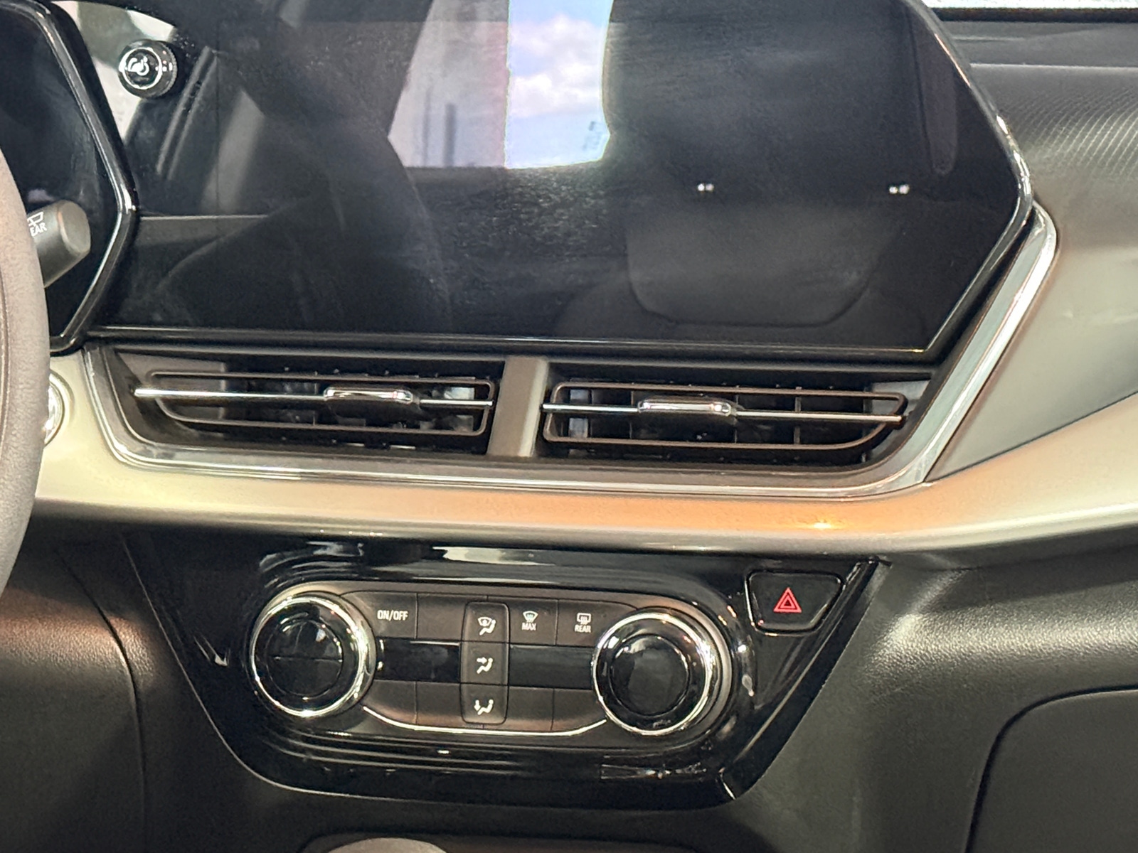 Thumbnail: 2025 Chevrolet Trax - 4