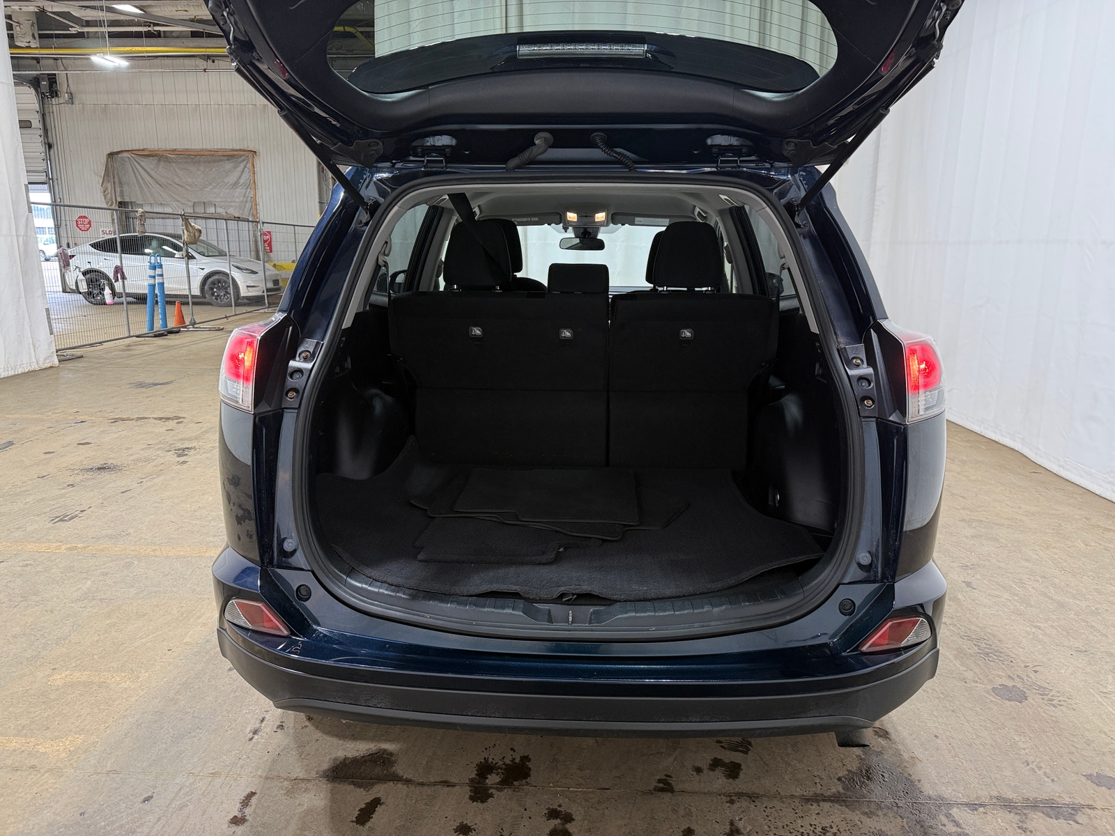 Thumbnail: 2017 Toyota RAV4 - 7