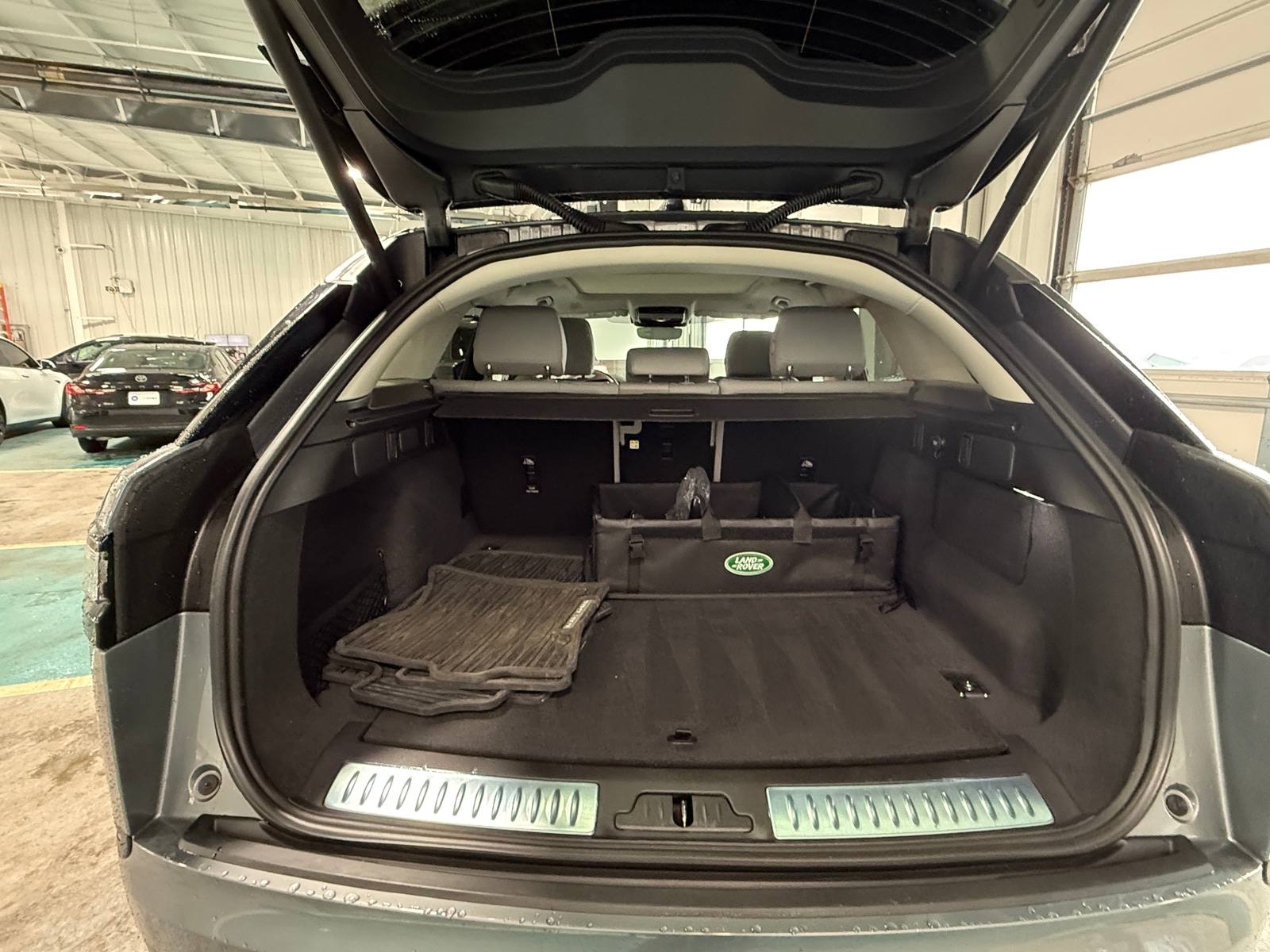 Thumbnail: 2025 Land Rover Range Rover Velar - 6