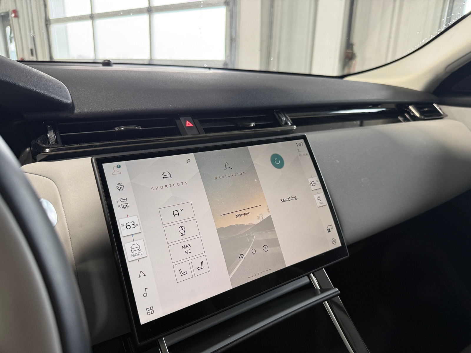 Thumbnail: 2025 Land Rover Range Rover Velar - 3