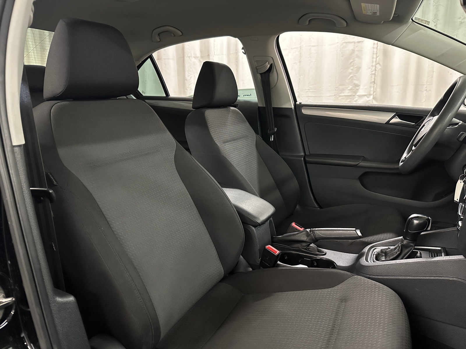 Thumbnail: 2017 Volkswagen Jetta - 2