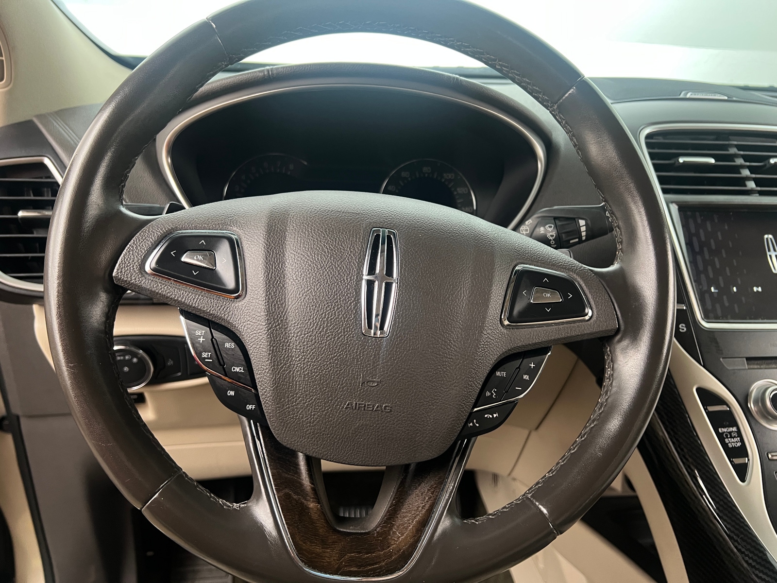 Thumbnail: 2017 Lincoln MKX - 4