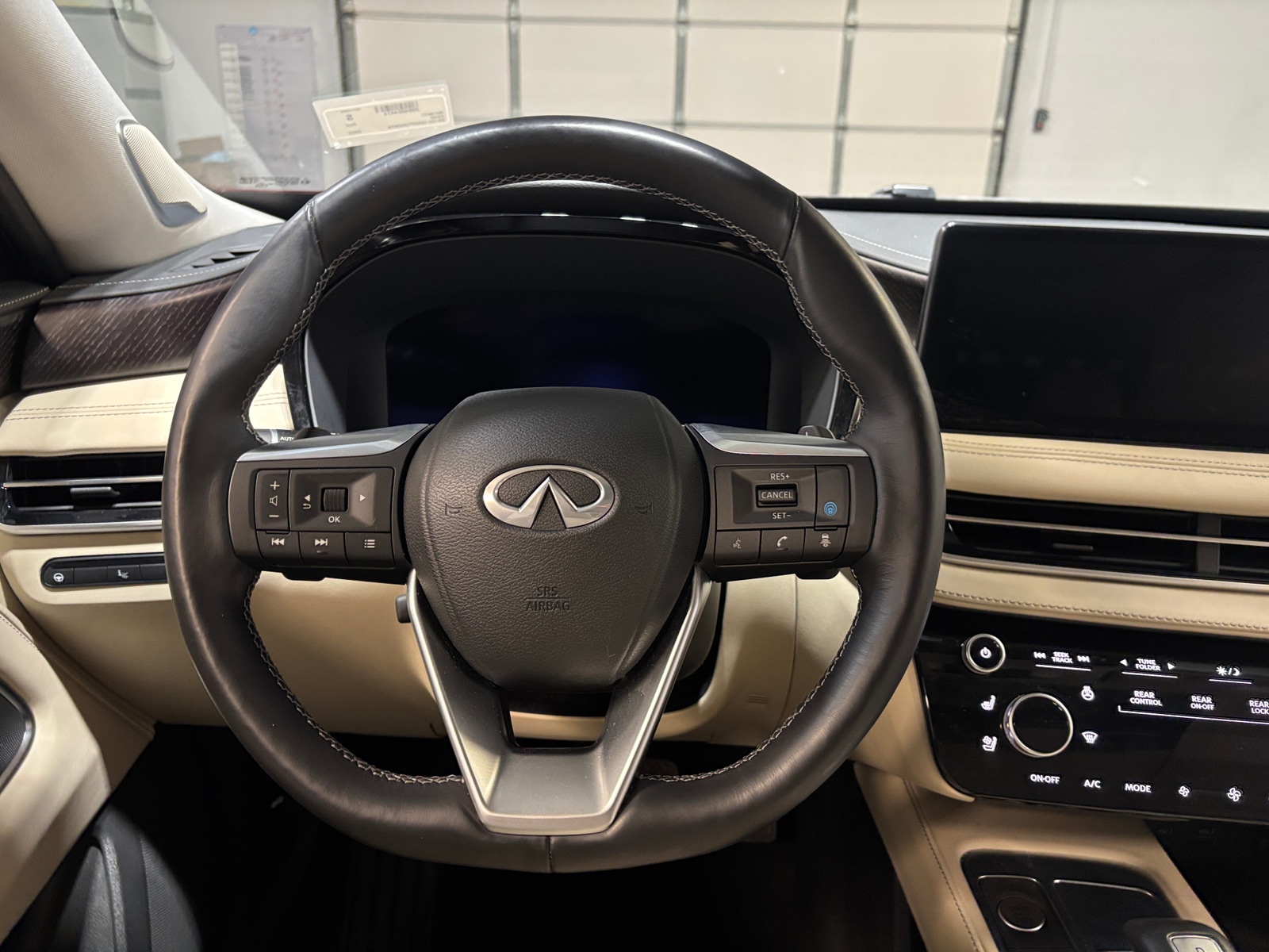 Thumbnail: 2023 INFINITI QX60 - 4