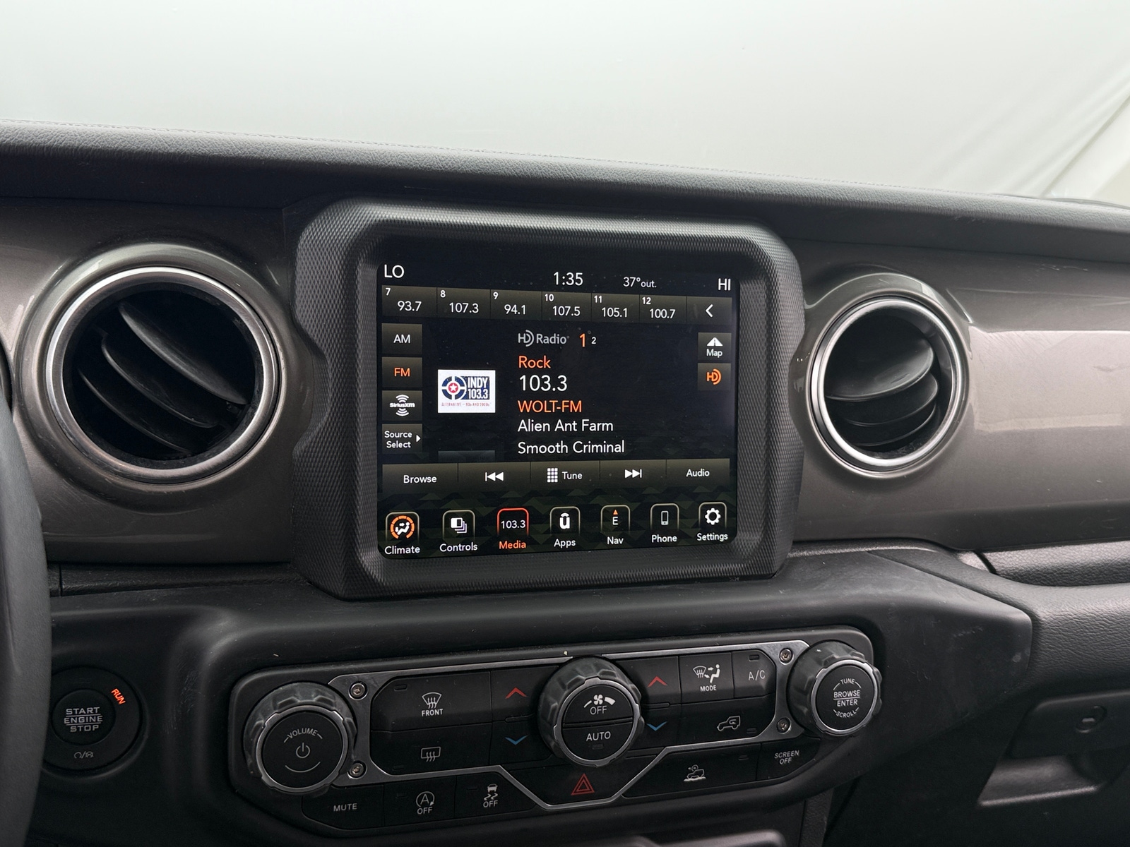 Thumbnail: 2023 Jeep Gladiator - 4